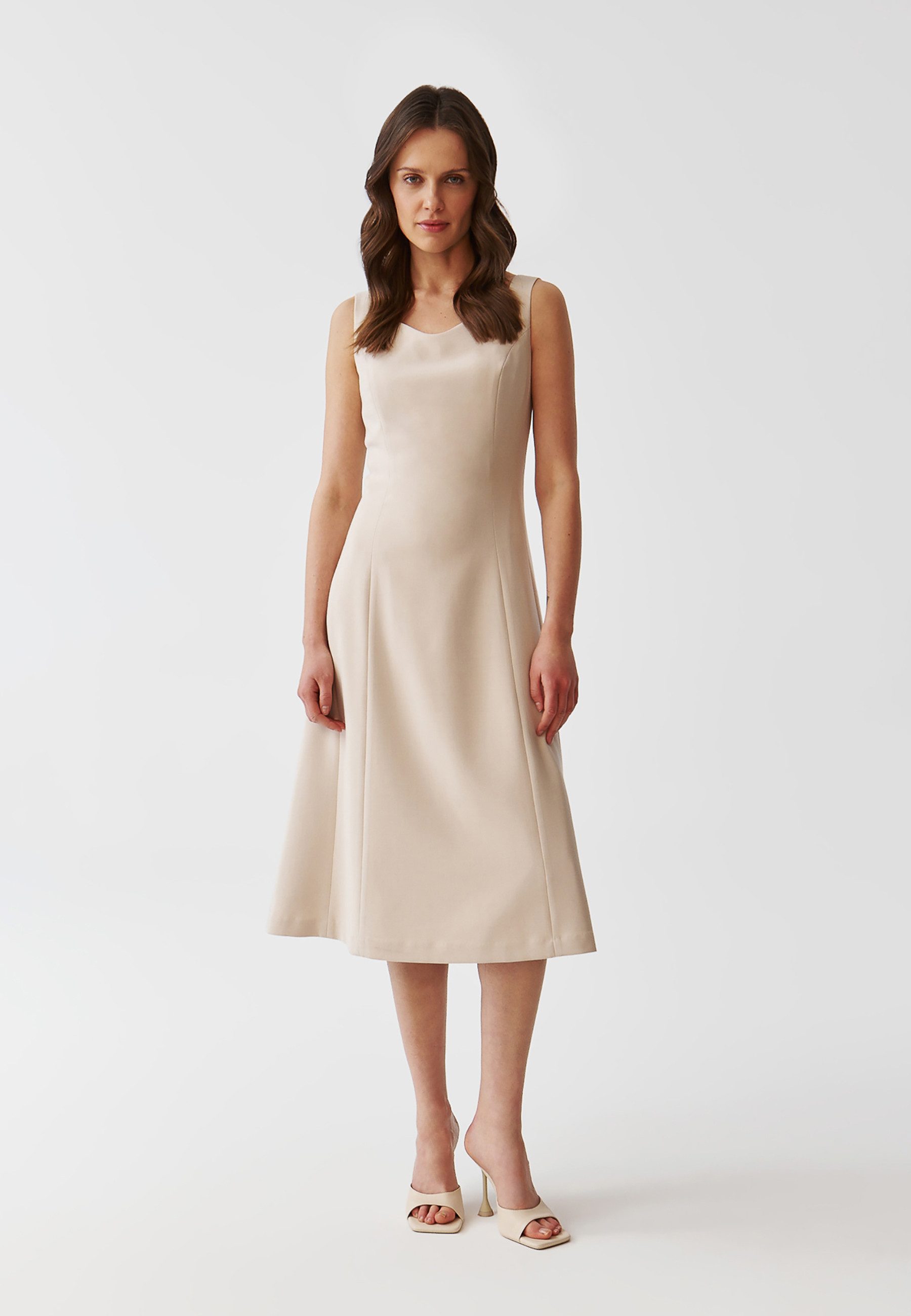 TATUUM Midikleid Modisches Damen-Midikleid Mit Herzausschnitt - Omki