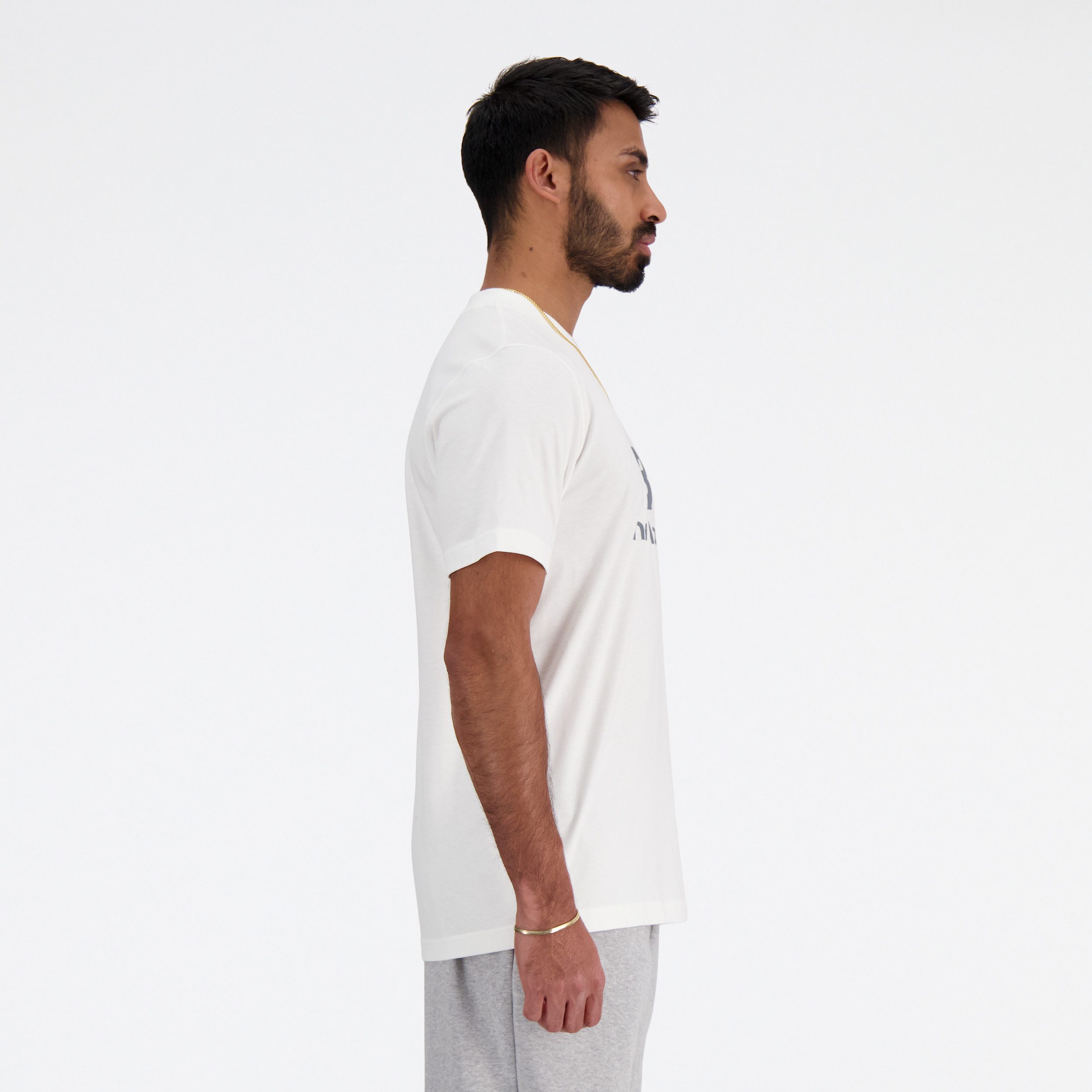 New Balance T-Shirt SPORT ESSENTIALS LOGO T-SHIRT sportliches T-Shirt, Kurzarmdesign, mit Rundhalsausschnitt
