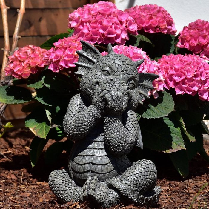 MystiCalls Gartenfigur Gartendrache "Lacht sich ins Fäustchen" - Gartenfigur Garten Dekoration Drache