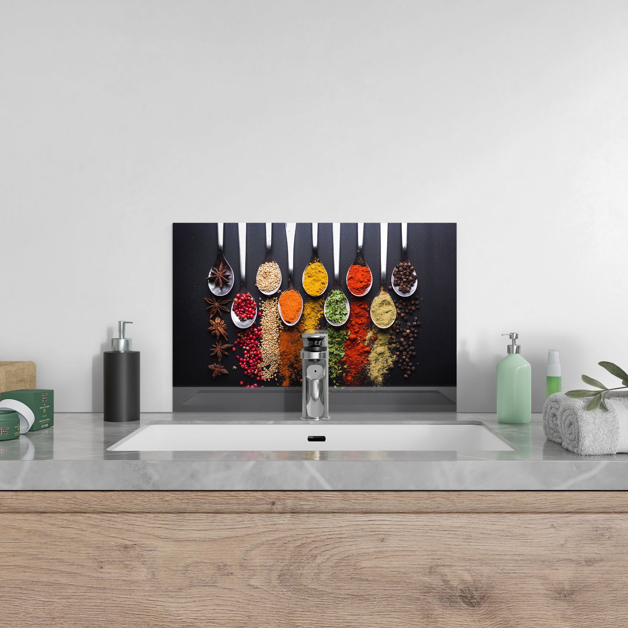 Gewürzen', Küchenrückwand DEQORI Badrückwand Glas Spritzschutz mit 'Kochlöffel Herdblende