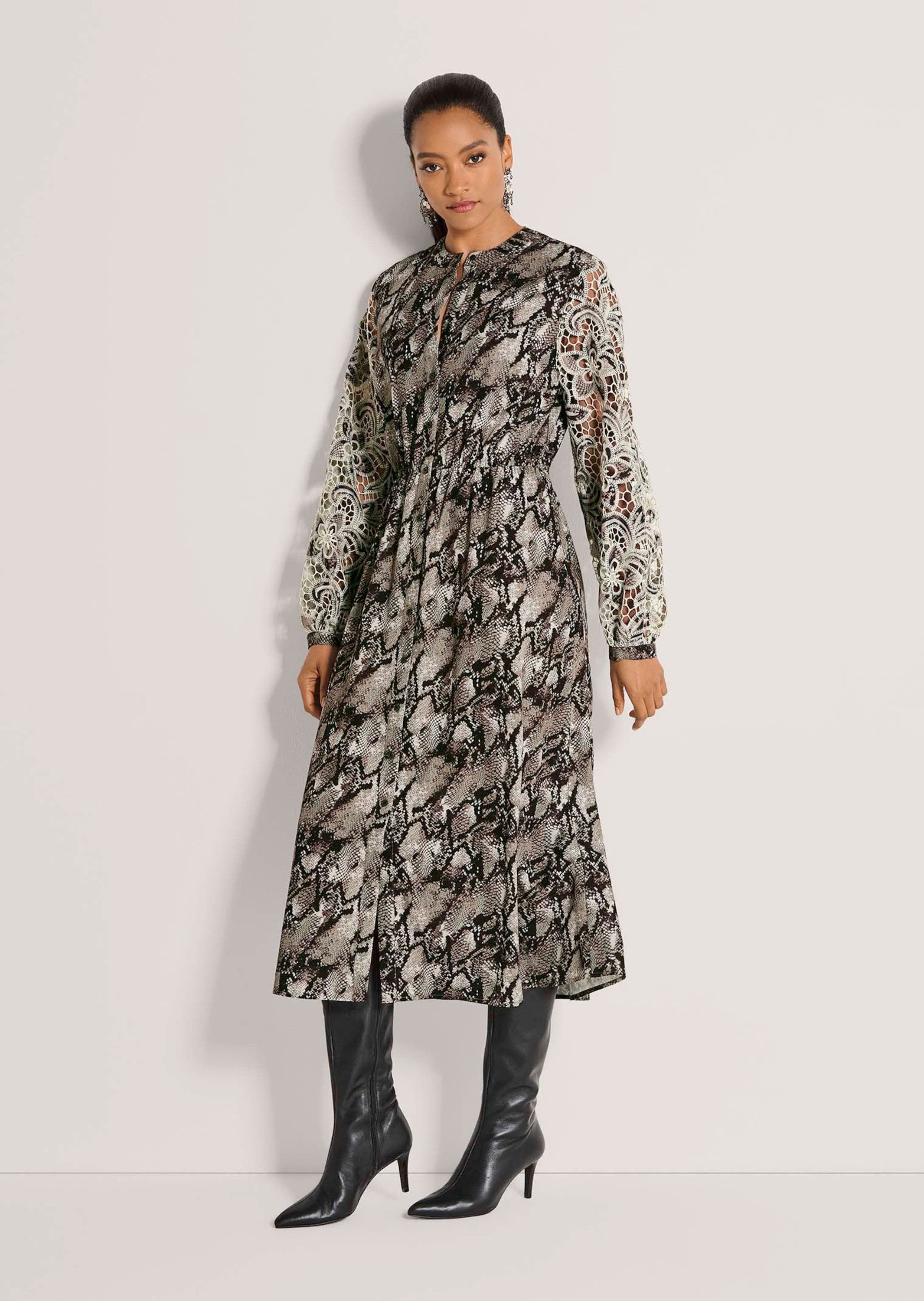 MADELEINE Midikleid Kleid mit Schlangen-Druck Rundhalsblende & filigrane Ärmel