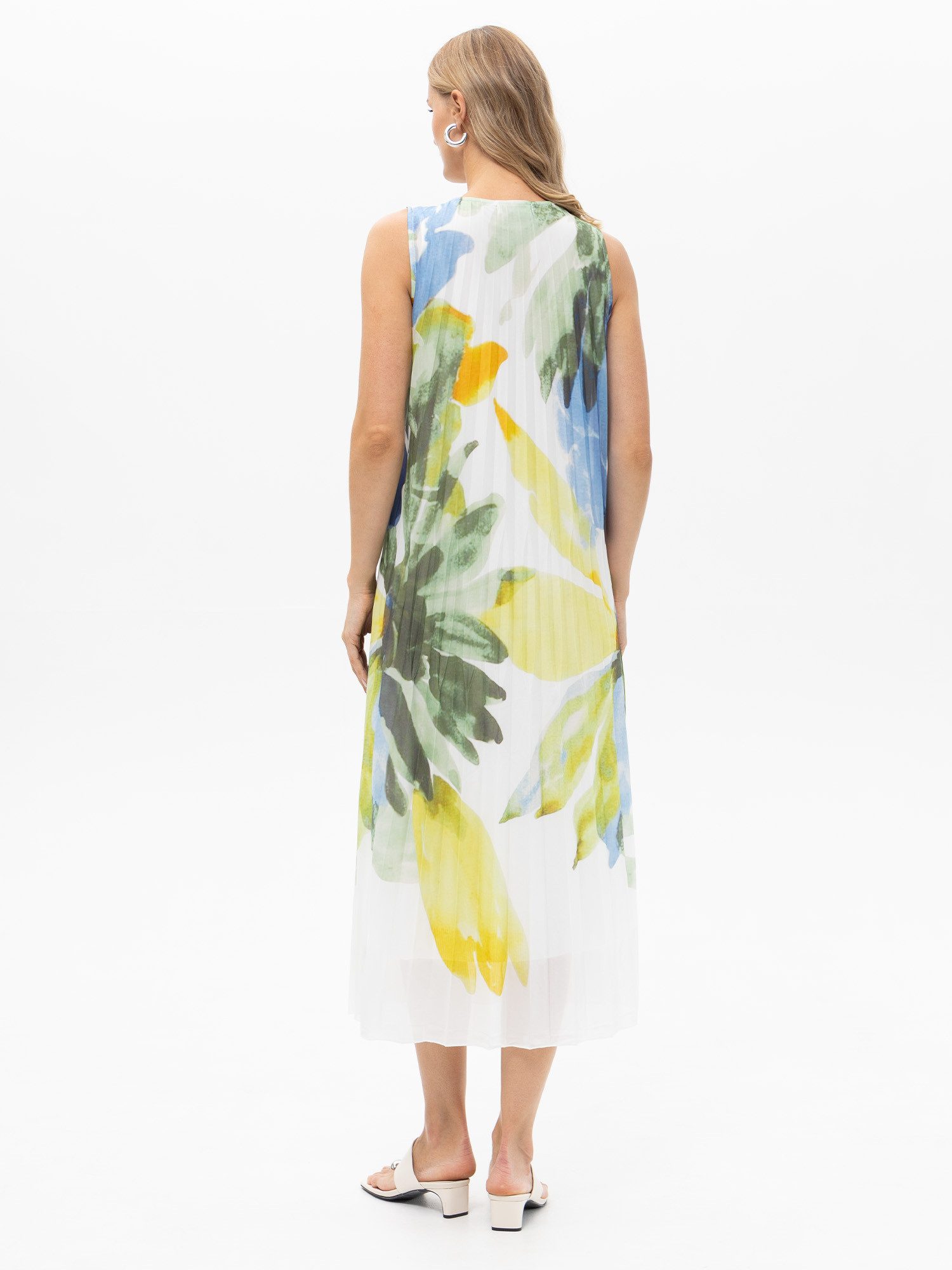 Passioni Plisseekleid in weiß mit Floralprint Weißes Plissé Kleid ideal für den Sommer