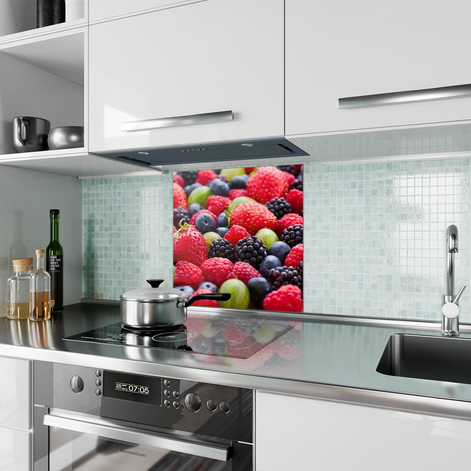 Primedeco Küchenrückwand Küchenrückwand Spritzschutz Trauben Motiv und mit Beerenmischung Glas