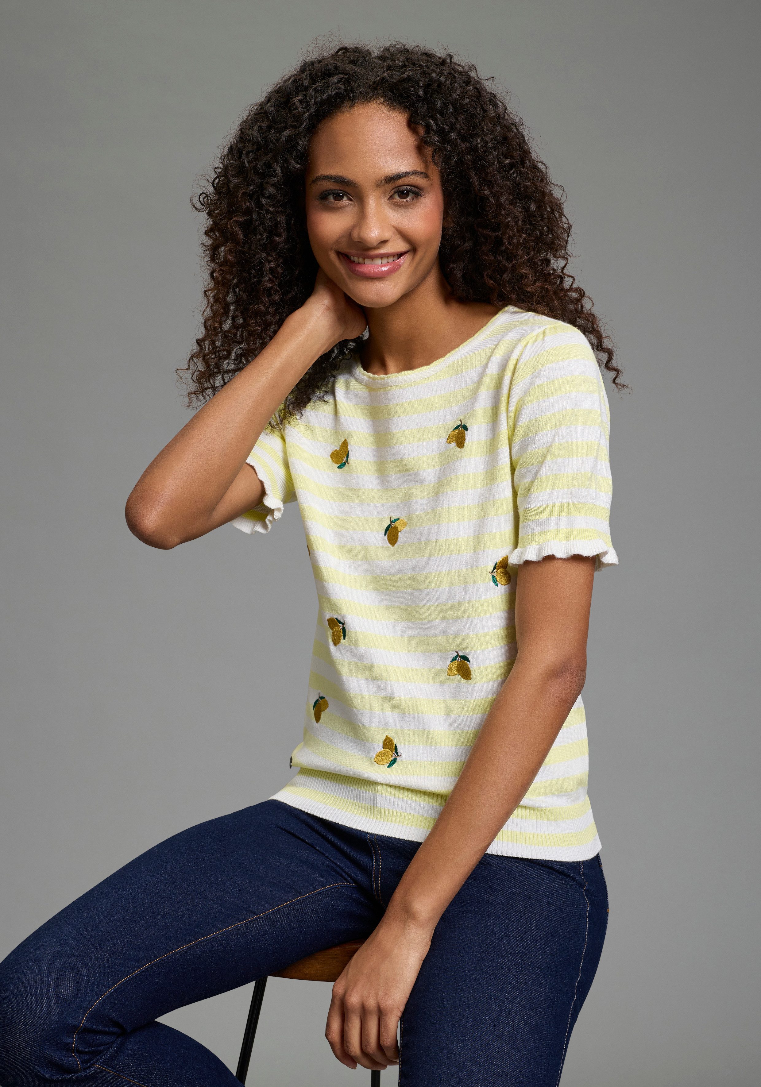 KangaROOS Kurzarmpullover aus Viskose und Polyamid, mit Rundhalsausschnitt, Kurzarm. € 39,99, (€ 39,99 pro 1 Stk).