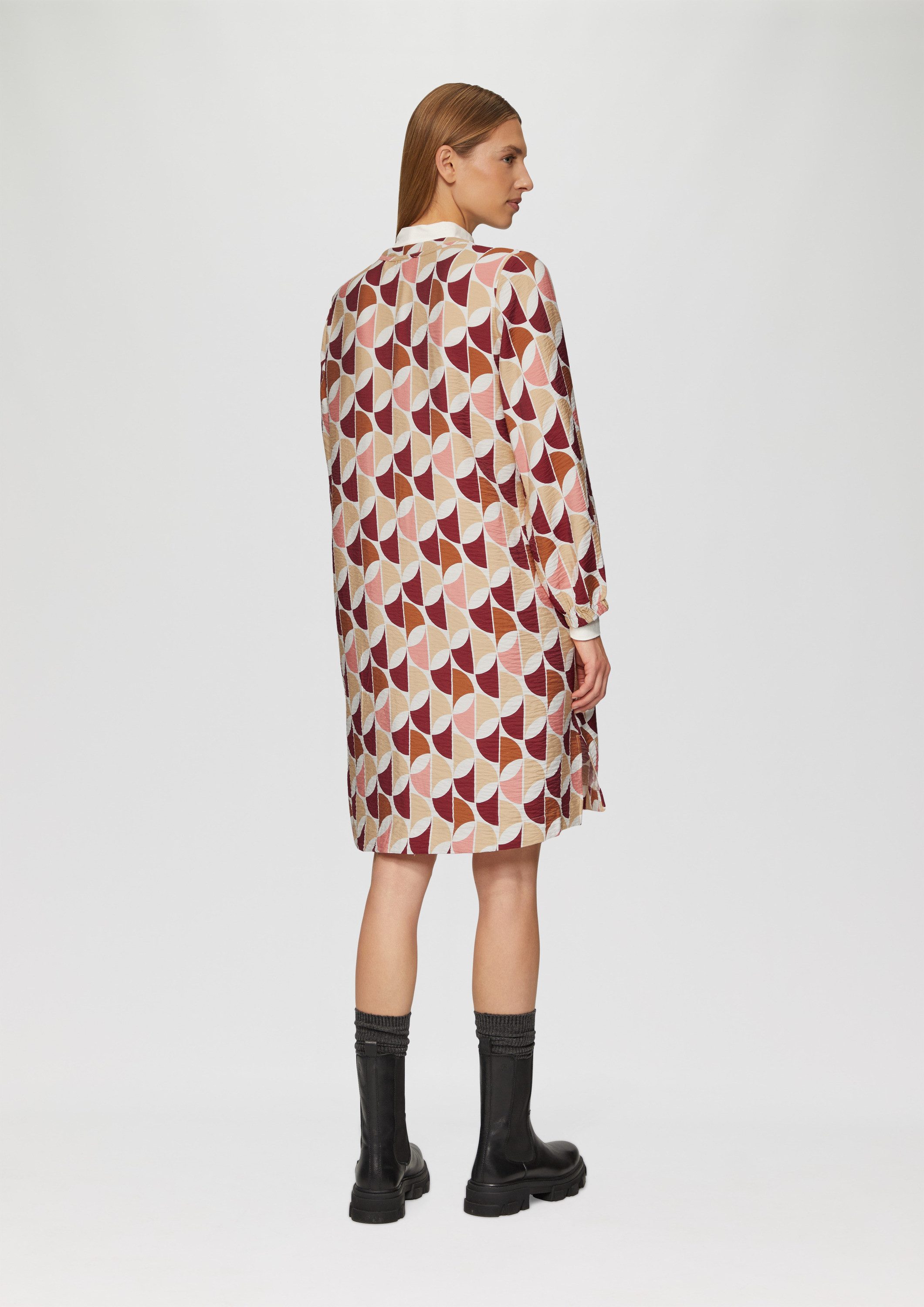 s.Oliver Minikleid Kleid Viskose-Kleid mit All-over-Print und seitlichen Eingrifftaschen