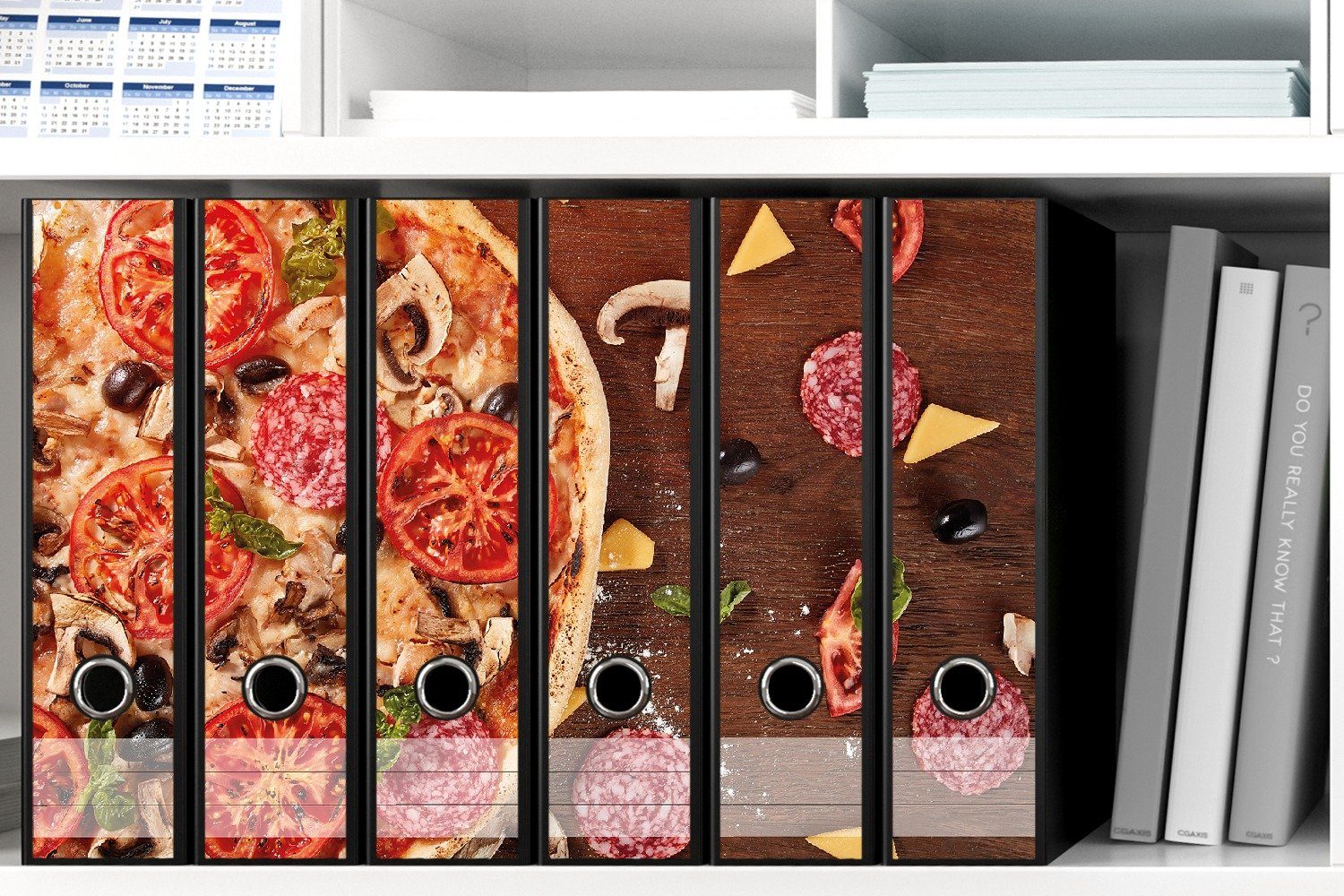 Wallario Etiketten Pizza mit Tomaten, Salami, Oliven und Pilzen ...