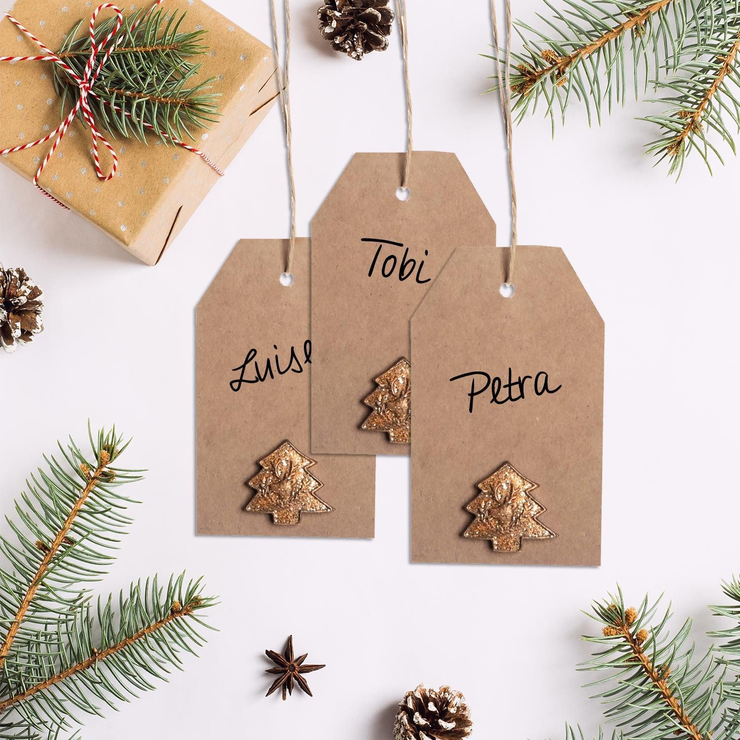 Logbuch-Verlag Baumbehang 12 Weihnachtsanhänger aus Kraftpapier mit Weihnachtsdeko gold