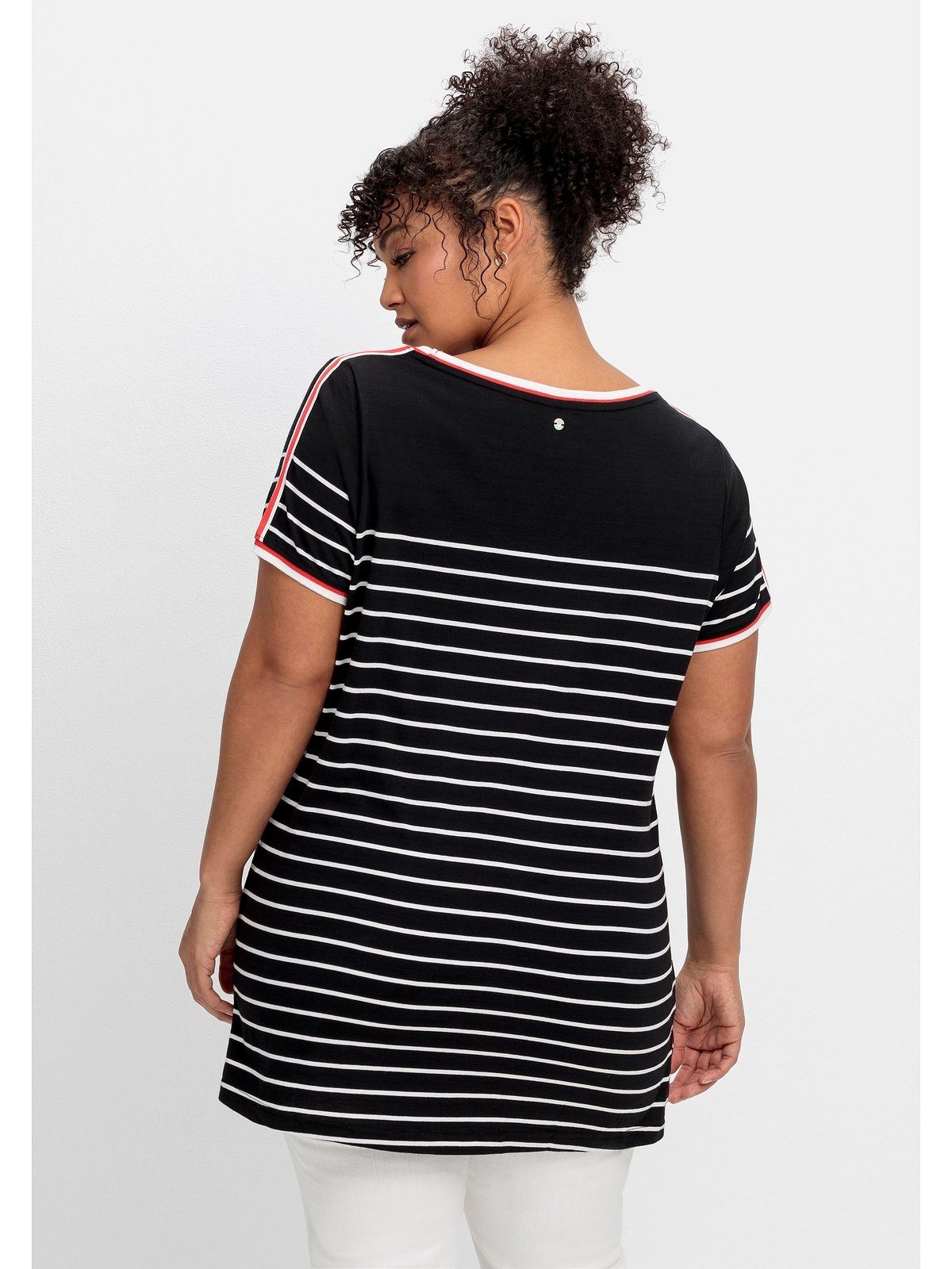 Sheego T-Shirt Große Größen mit Schulter gemustert der Zierband auf schwarz