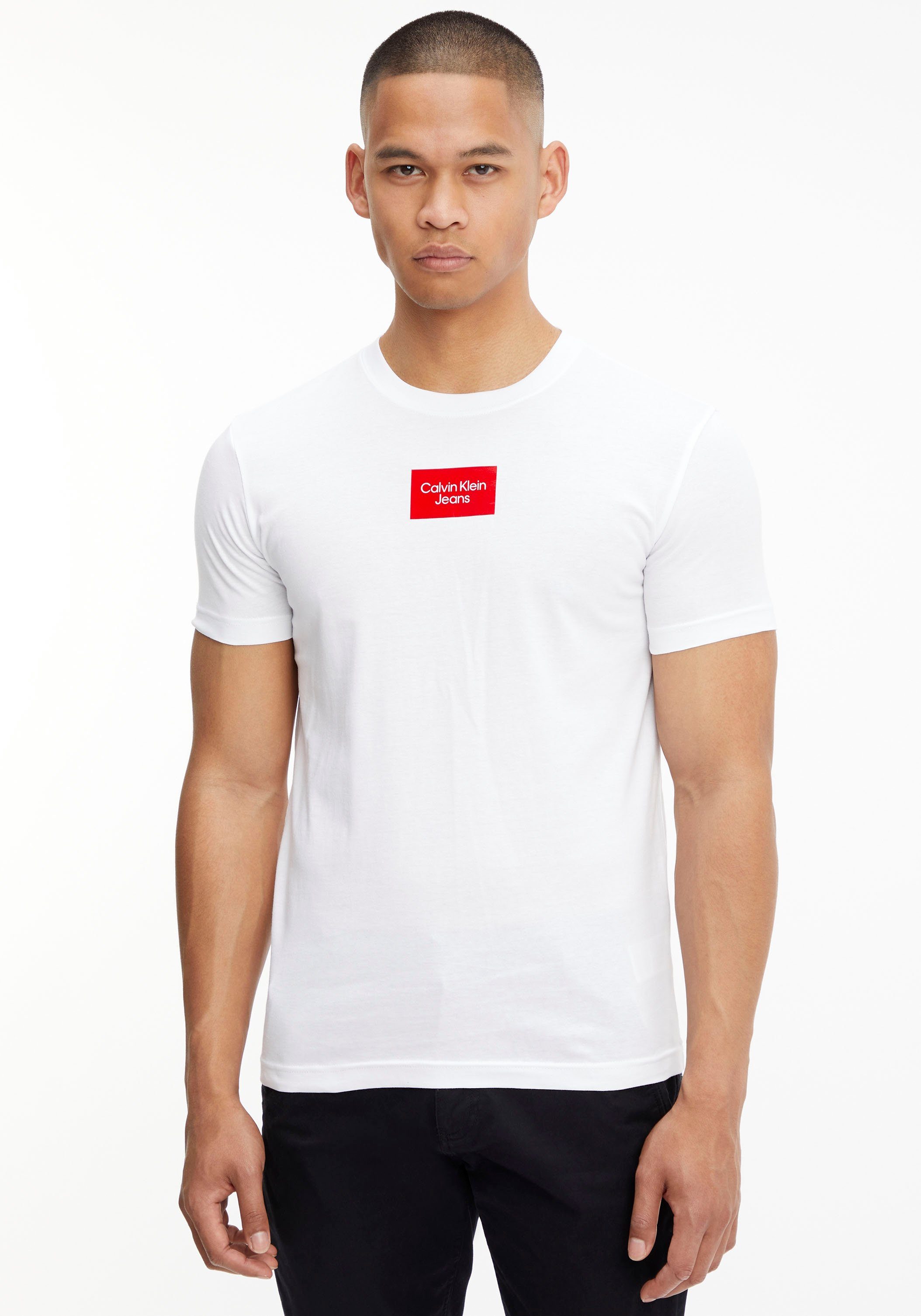 Calvin CENTER Klein T-Shirt White BOX TEE Logodruck mit Bright SMALL Jeans