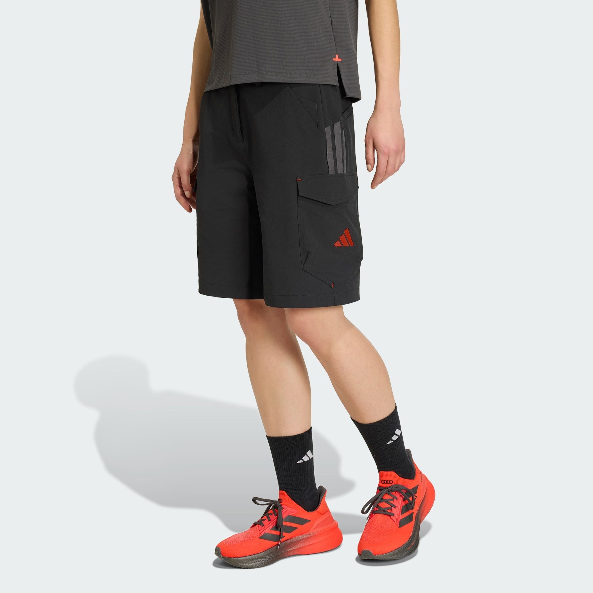 adidas Performance Shorts AUDI REVOLUT F1 TEAM MECHANICS SHORTS (1-tlg)