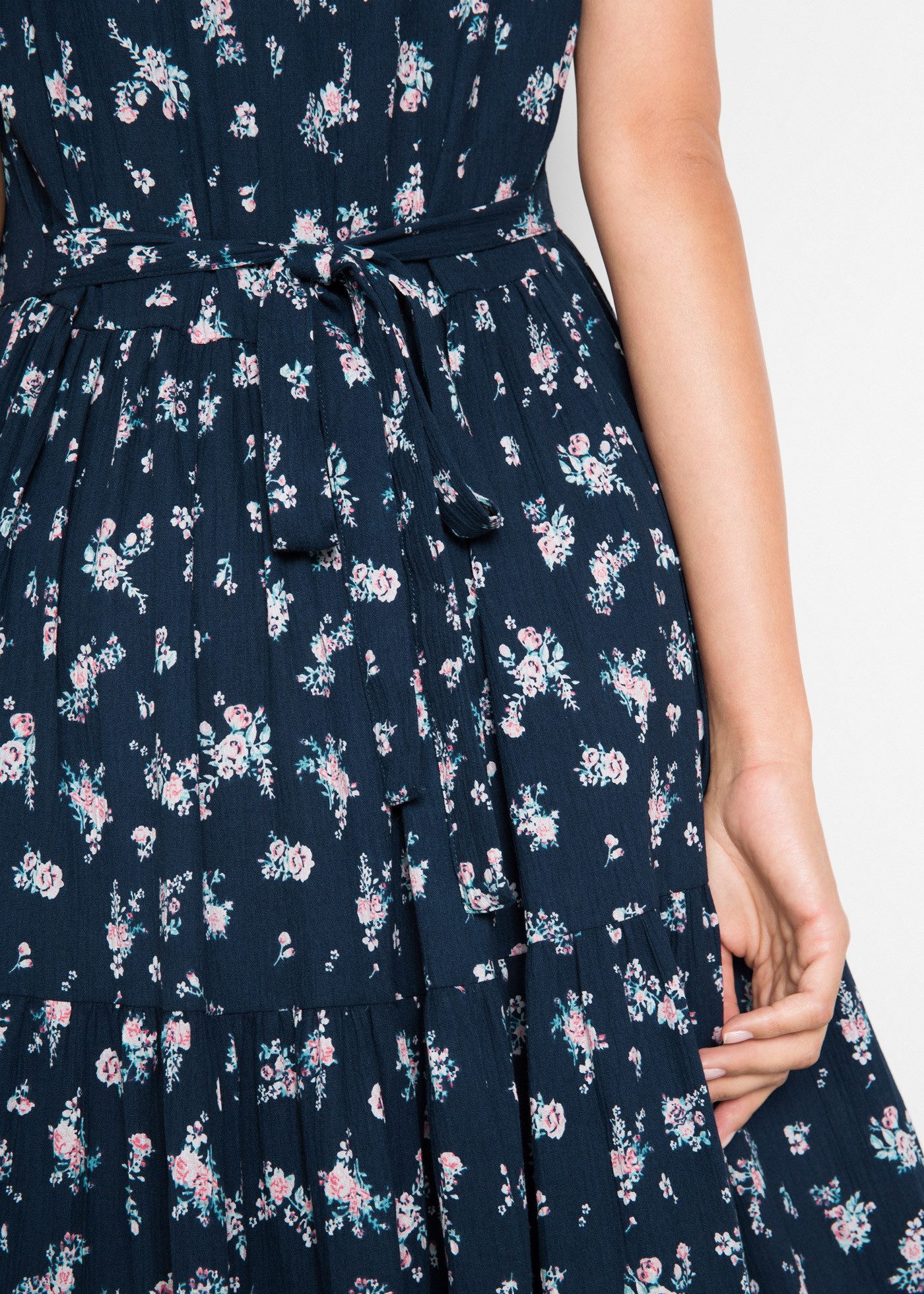 bonprix Maxikleid aus reiner Baumwolle, Loose Fit, Kurzarm-Design, mit Allover-Muster – Bild 4 von 5