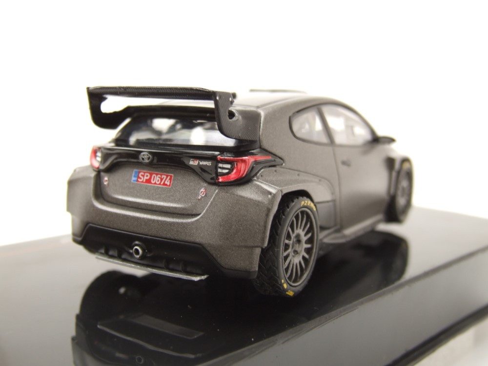 ixo Models Modellauto Toyota GR Yaris Rally2 2024 matt grau metallic, Maßstab 1:43