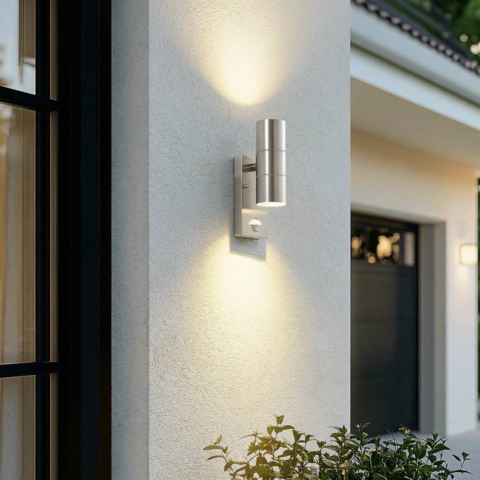Lindby Außen-Wandleuchte Eyrin, Edelstahl Alu IP44mit Bewegungsmelder, 2 x 7,5 W LED