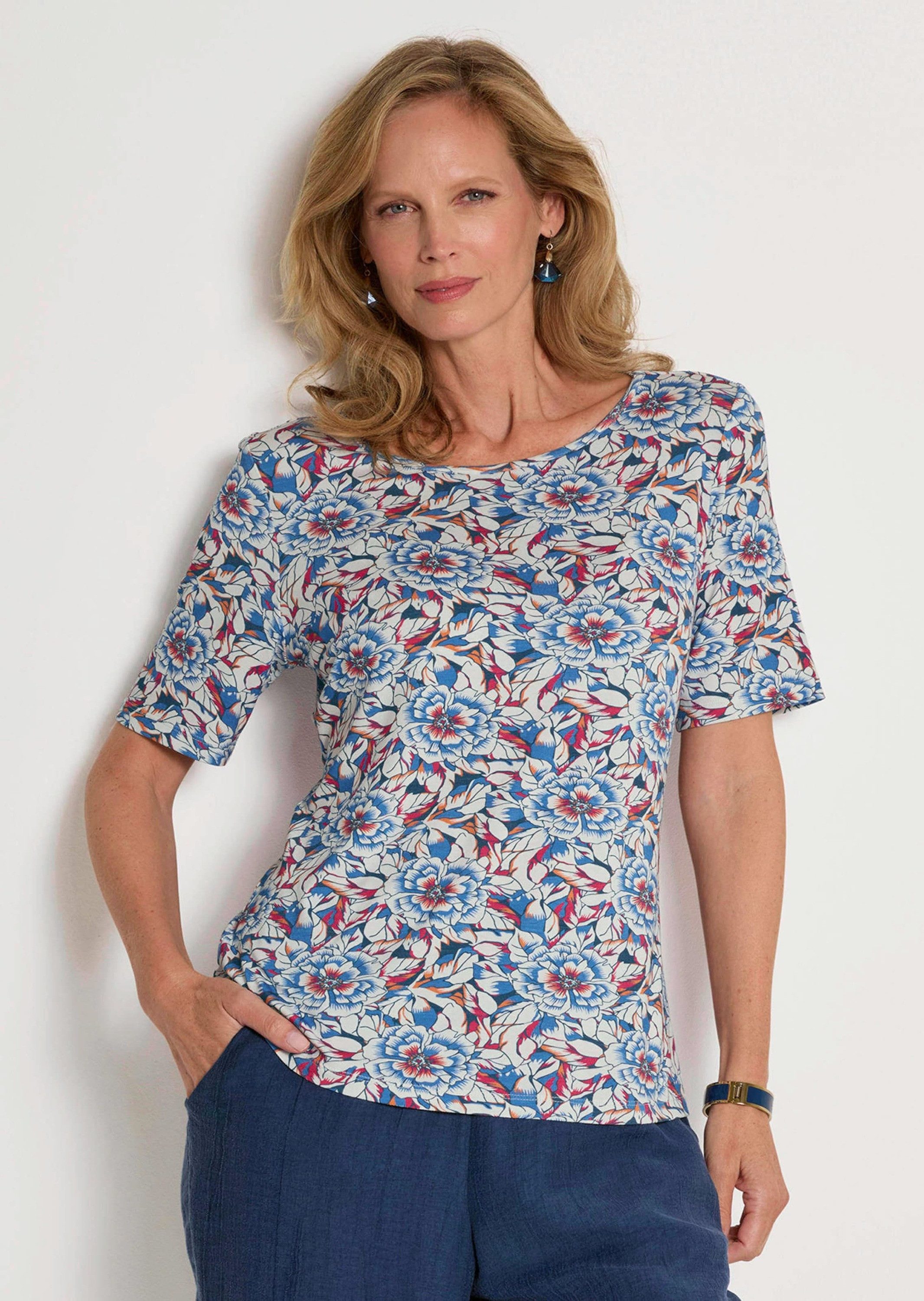 GOLDNER T-Shirt Cityshirt mit floralem Design Viskoseshirt mit schmalem U-Boot-Ausschnitt und Halbarm