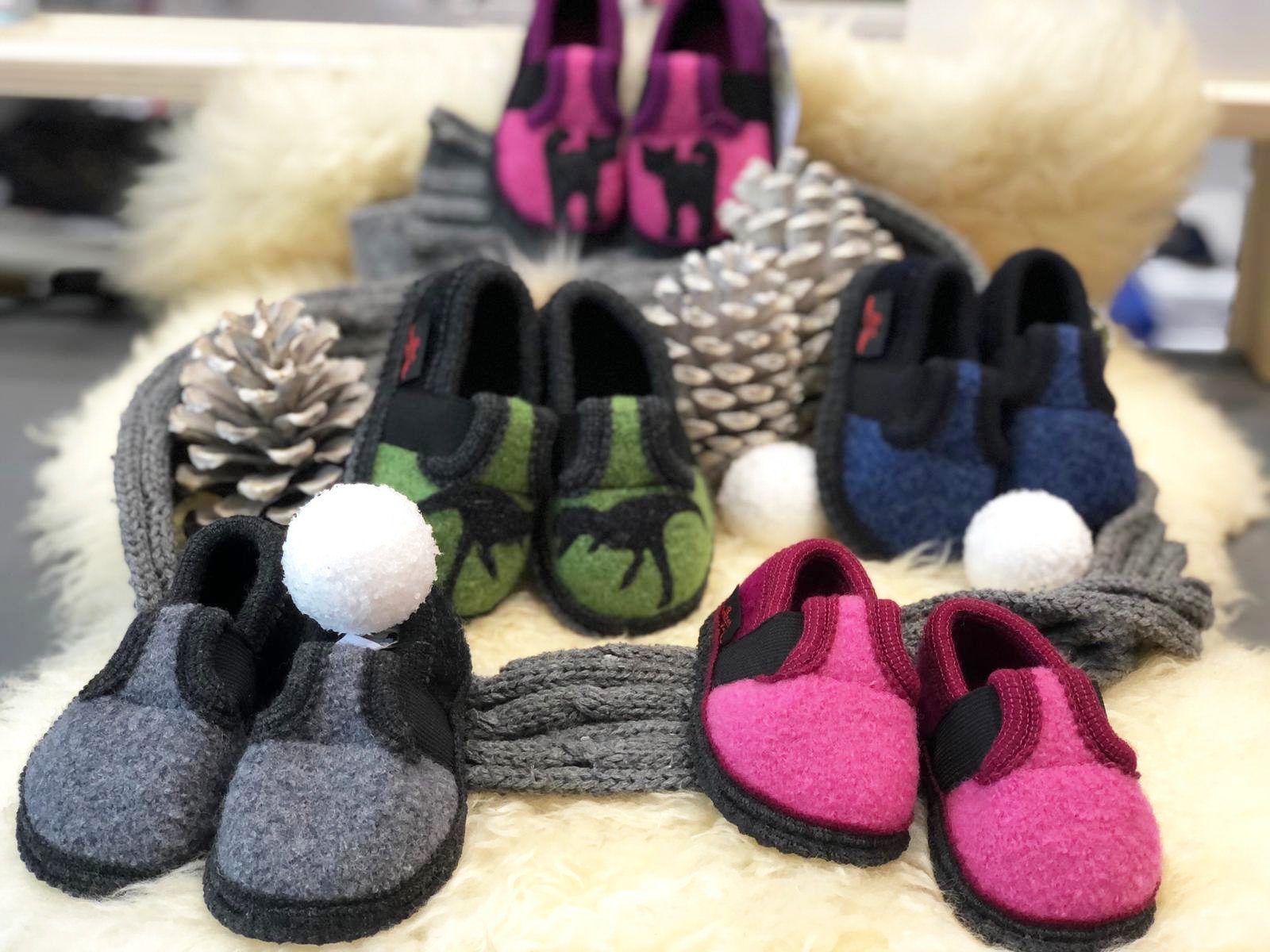 Beck Hüttenschuh Bobby Hüttenschuhe (aus Österreich, reine Schurwolle, warme Füße für Kita, Schule und Zuhause) rutschfeste Sohle