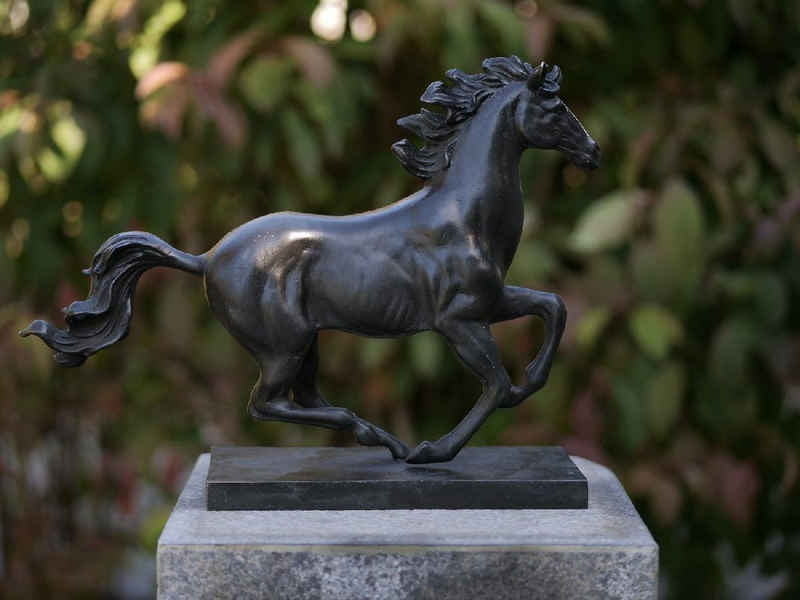 Bronzeskulpturen Skulptur Bronzefigur galopierendes Pferd