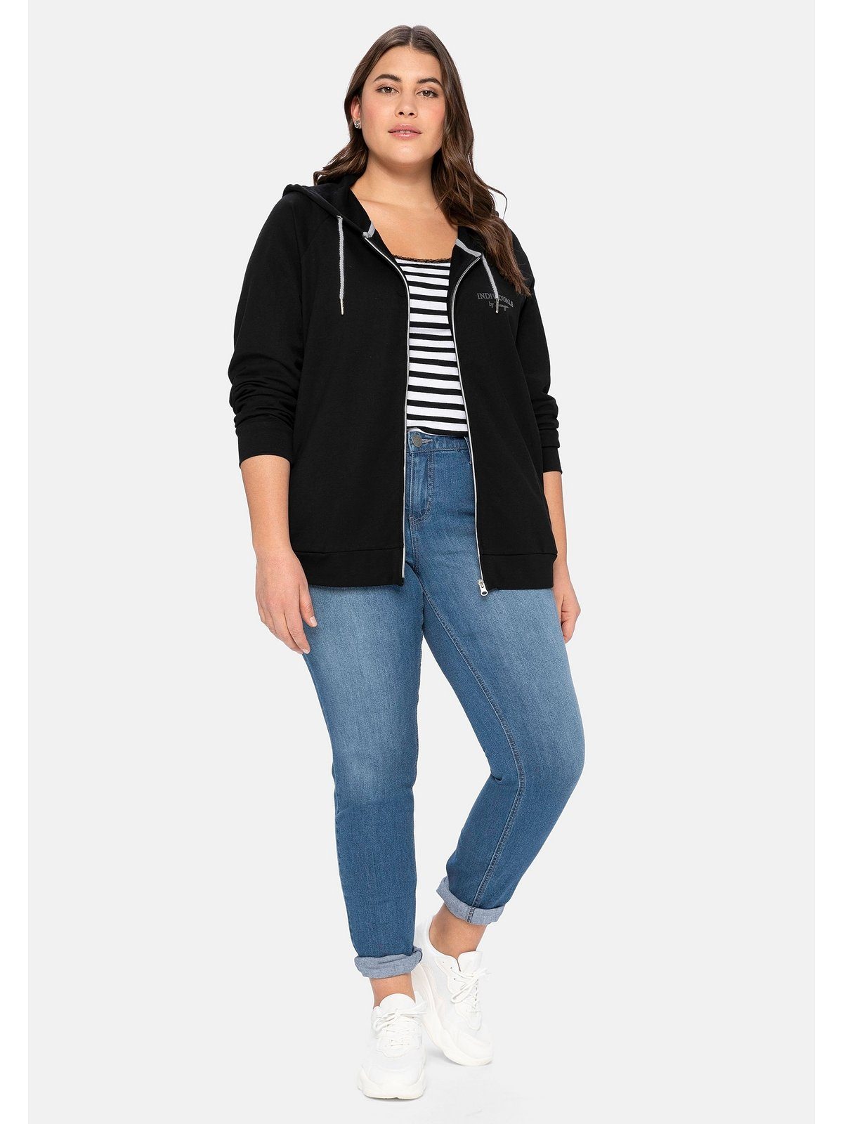 Sheego Kapuzensweatjacke Große Größen mit Flockprint und Eingrifftaschen