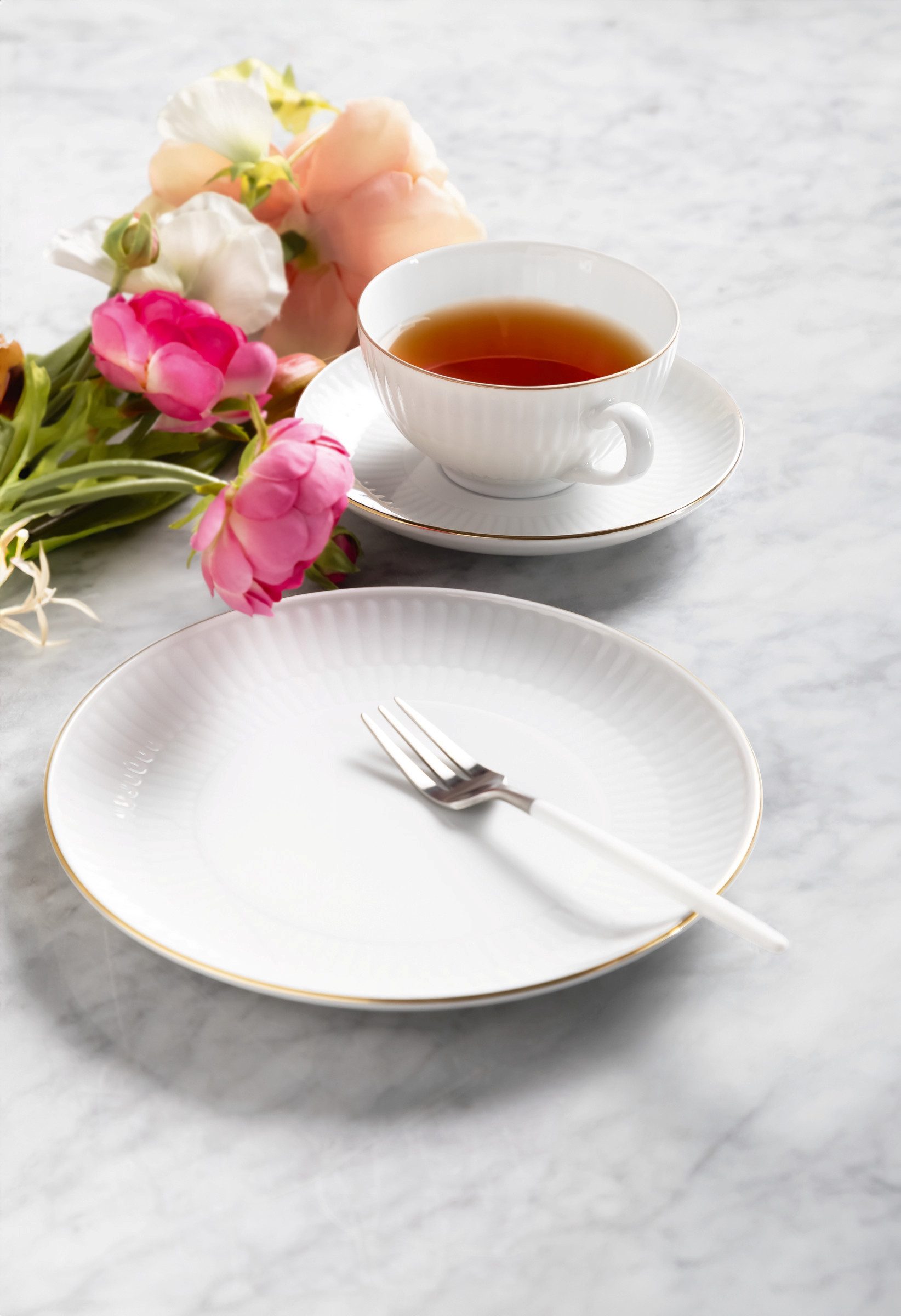 Seltmann Weiden Becher Amina, 1-tlg., Porzellan, Kaffeebecher, Tasse, mit Relief und edler Goldumrandung