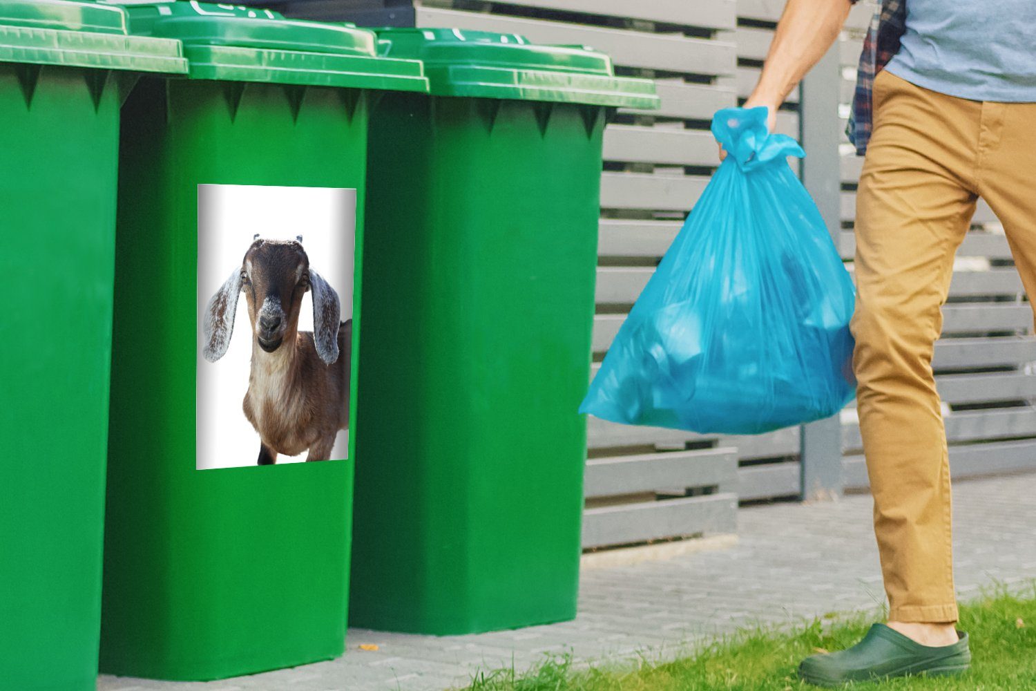 MuchoWow Wandsticker Ziege St), Mülltonne, und (1 Abfalbehälter Sticker, Hörnern Container, mit Schlappohren Mülleimer-aufkleber