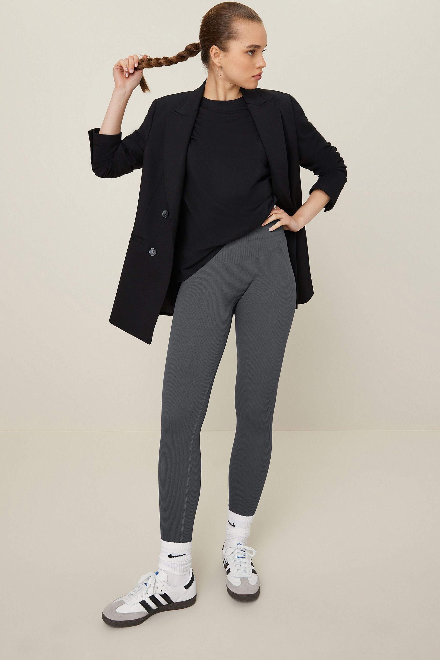 Next Leggings Gerippte, nahtlose Hochbund-Leggings, Kurzgröße (1-tlg)