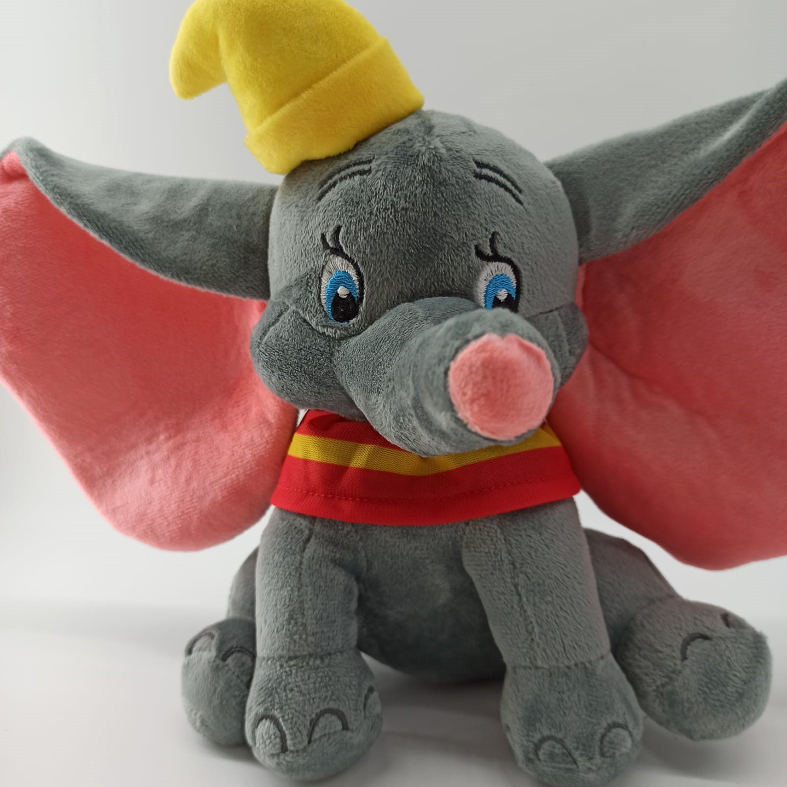 soma Kuscheltier Disney Dumbo Kuscheltier XXL 38 cm Elefant (1-St), Super weicher Plüsch Stofftier Kuscheltier für Kinder zum spielen