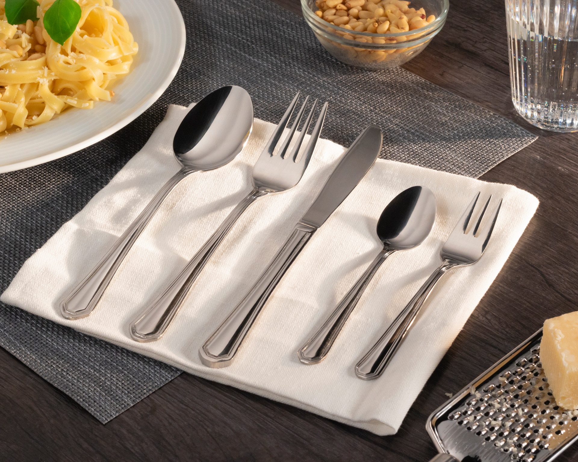 KING Besteck-Set »Düsseldorf« (31-tlg), 6 Personen, Edelstahl 18/0, Besteck im zeitlosen Design, mit Besteck-Etui