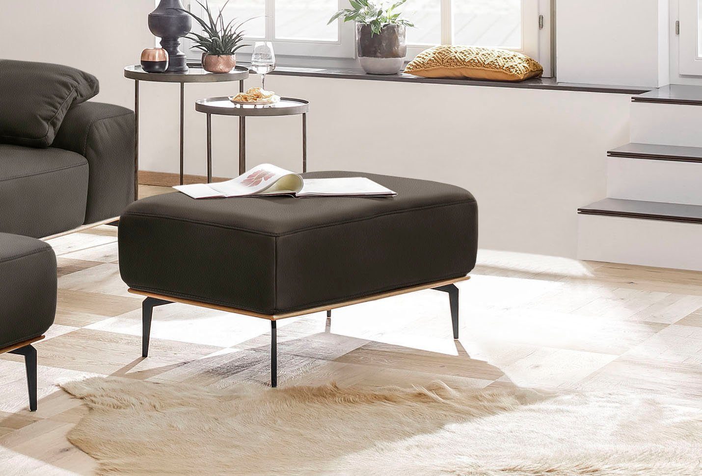 W.SCHILLIG Polsterhocker run, mit Holzsockel, Füße in Schwarz pulverbeschichtet, Breite 75 cm