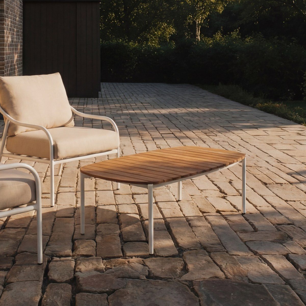 Tikamoon Gartenlounge-Set Garten-Couchtisch aus massivem Akazienholz und Metall Luca, (1-tlg)