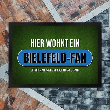 Fußmatte Hier wohnt ein Bielefeld Fan Fußmatte mit Rasen Motiv Fußball Verein, speecheese