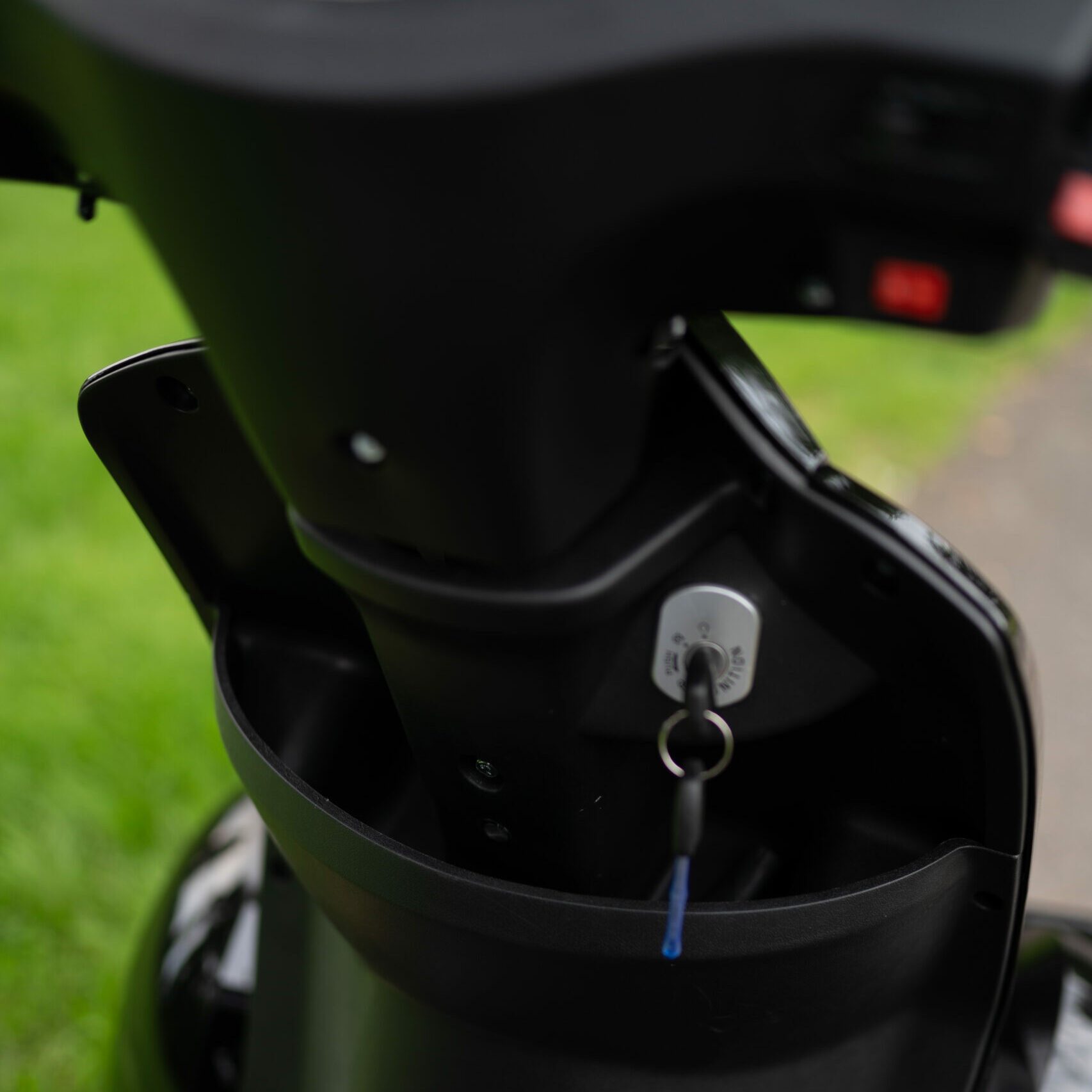 Urban Hopper Vigorous Vista 4-wheel electric scooter for seniors, 1000 W, 25 km/h, 1 kW, 60 km range, removable lithium-ion battery, COC