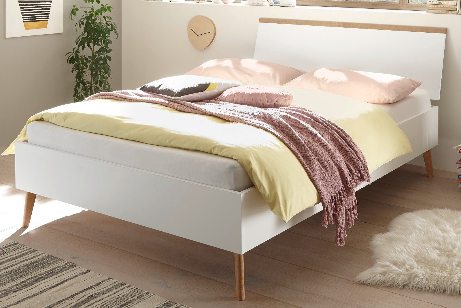 Furn.Design Einzelbett Helge (Einzelbett in weiß mit Eiche Riviera, Liegefläche 140 x 200 cm), skandinavisches Design