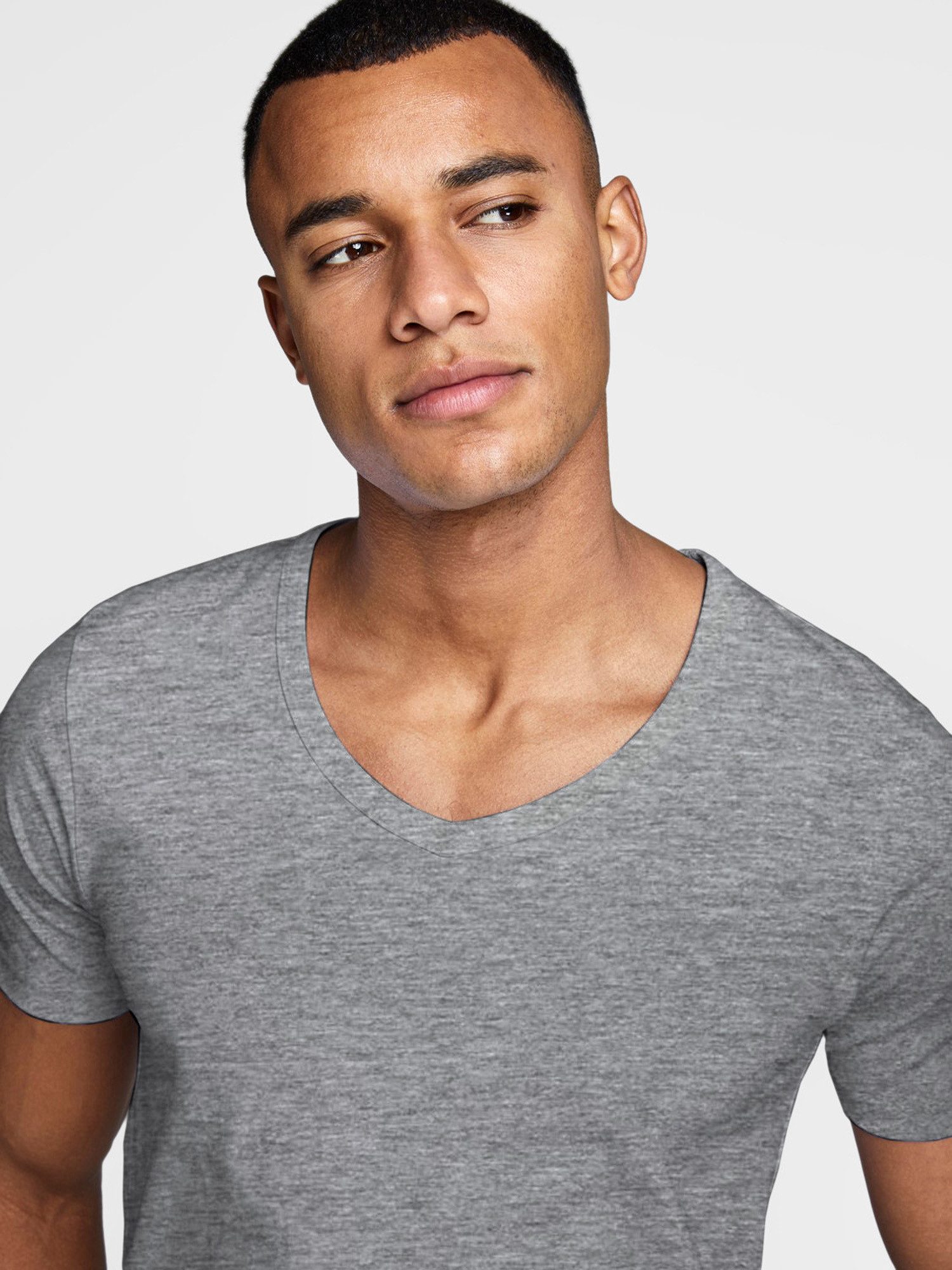 Jack & Jones T-Shirt Basic V-Neck (3-tlg., 3er Pack) etwas länger geschnitten, nicht zu kurz