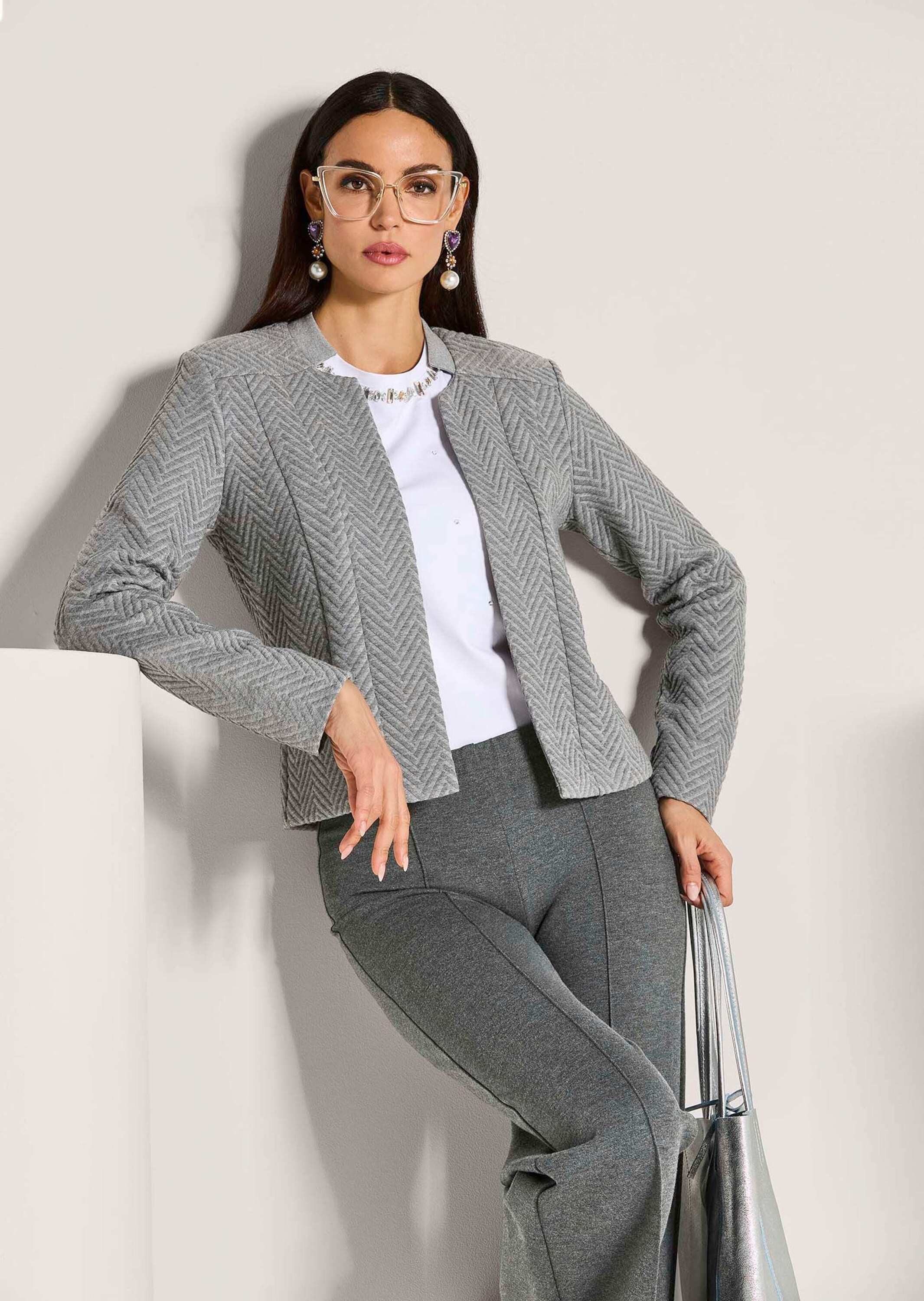 MADELEINE Kurzblazer Moderner Jerseyblazer in Melange-Optik Taillierter Blazer ohne Verschluss mit Stehkragen und Langarm