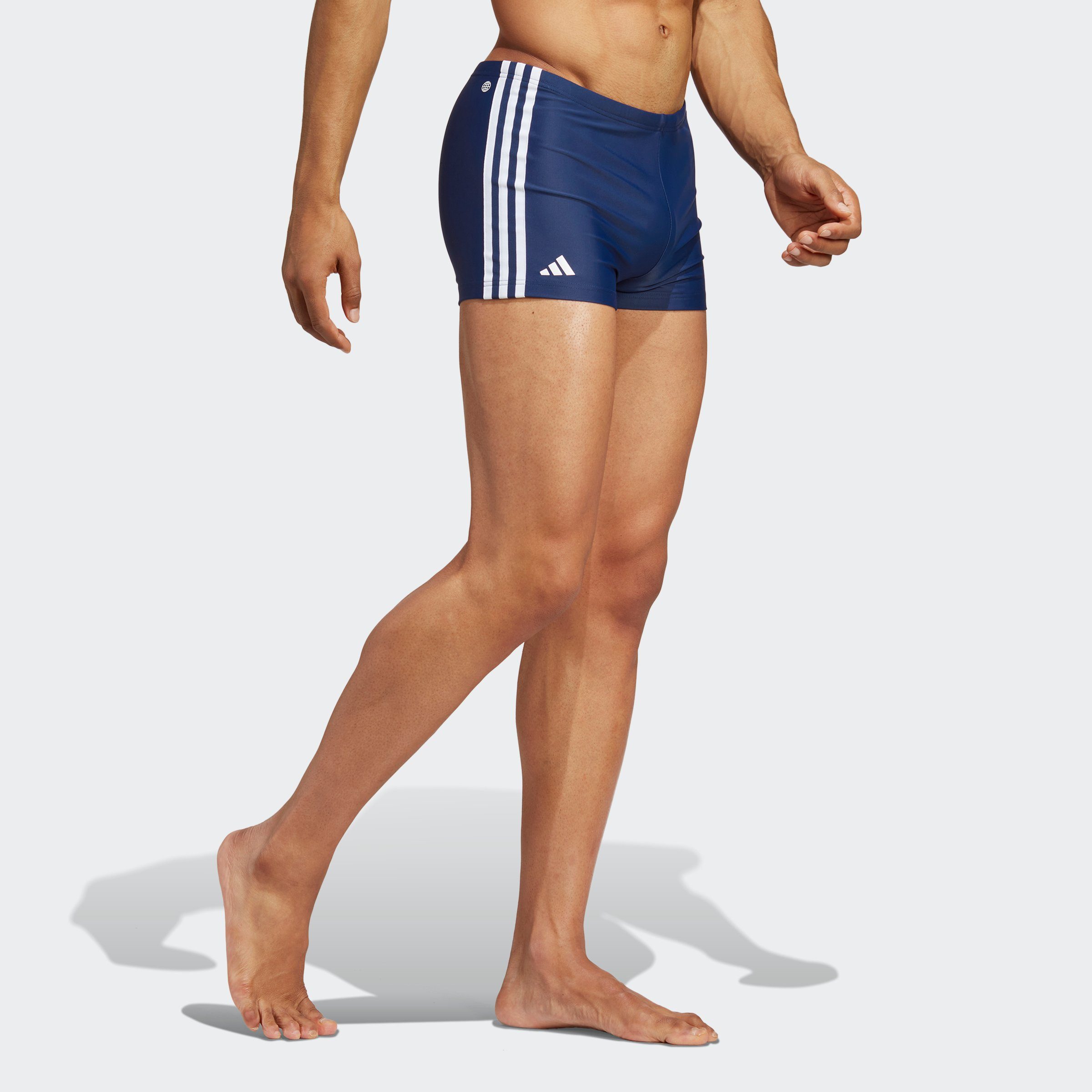 adidas Performance Badehose CLASSIC 3-STREIFEN BOXER- (1-St), Eine  klassische Boxer-Badehose mit recycelten Materialien.