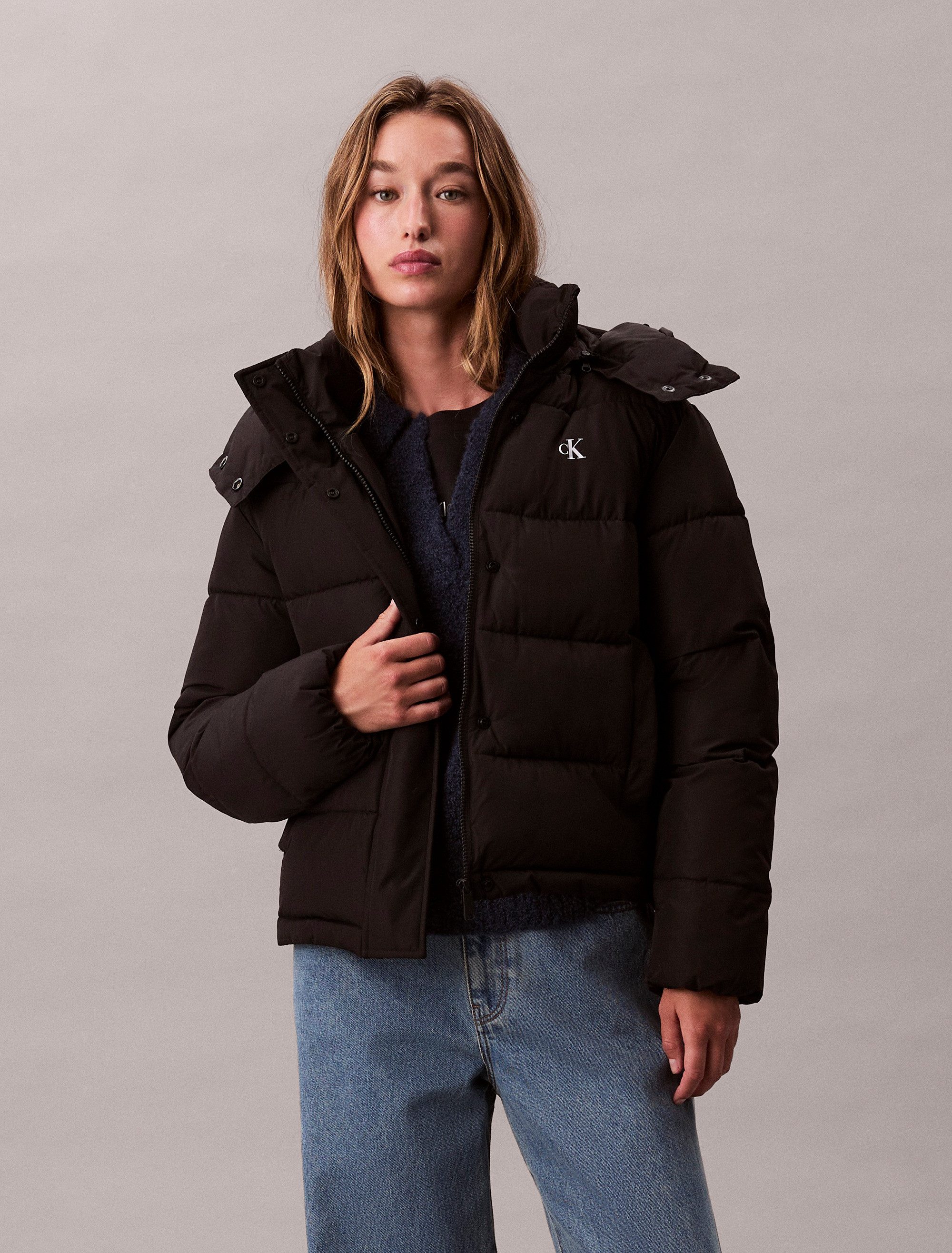 Calvin Klein Jeans Steppjacke MATTE MONOLOGO MW SHORT PUFFER Mit Rundhalsau günstig online kaufen