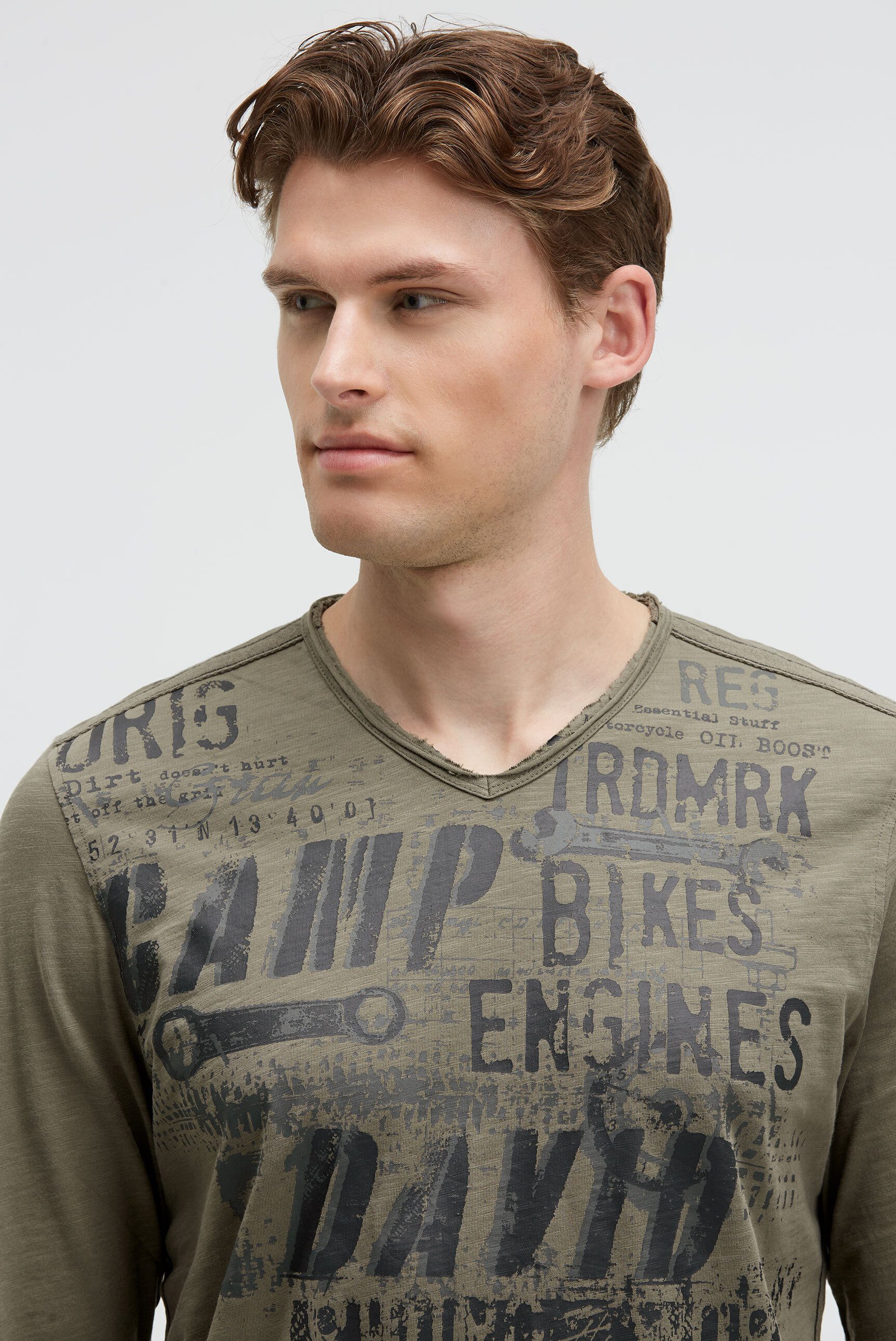CAMP DAVID V-Shirt mit offenen Kanten
