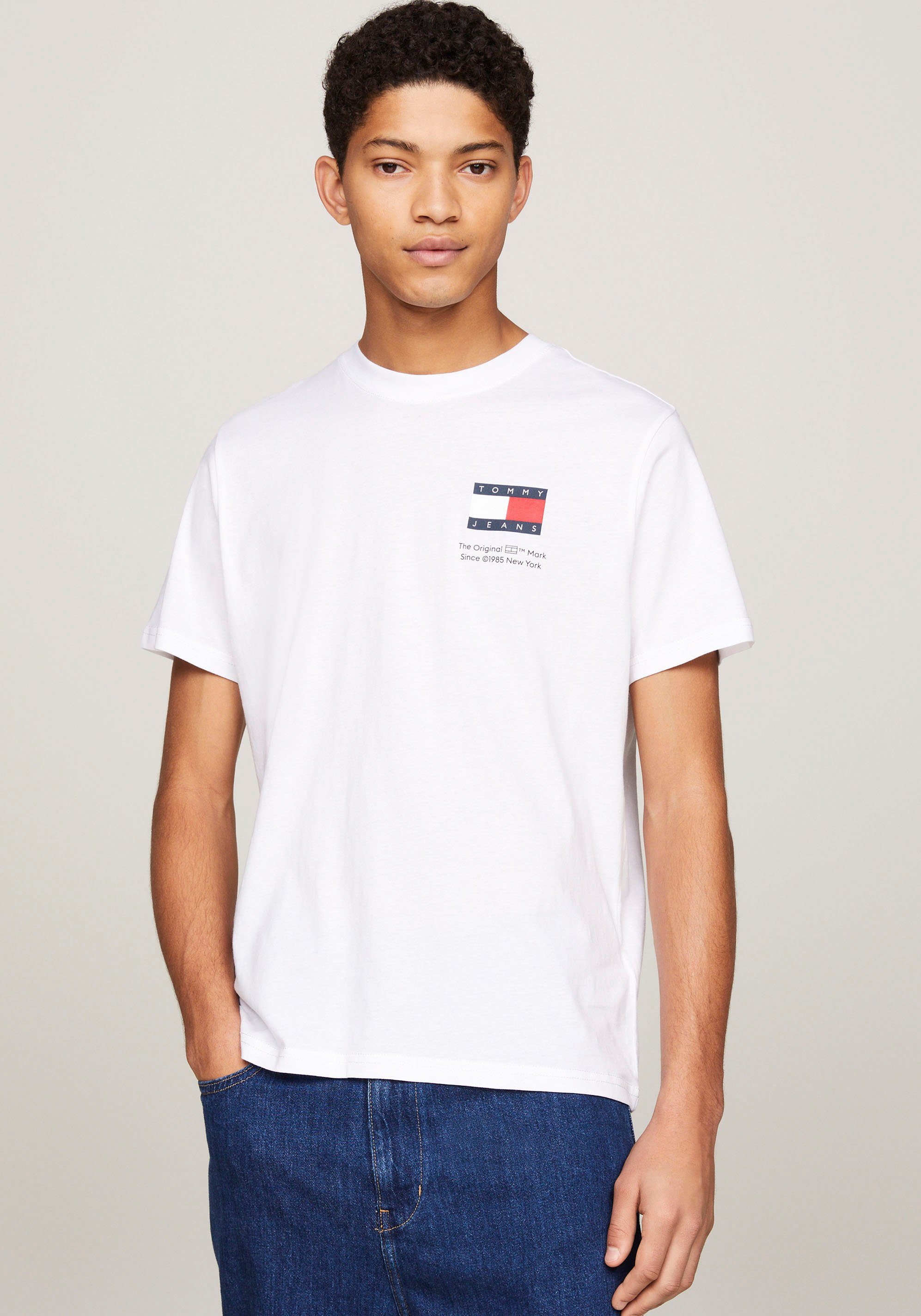 Tommy Jeans T-Shirt TJM SLIM 2PACK S/S FLAG DNA TEE (Packung, 2er) mit großem Logodruck auf der Brust White/Black