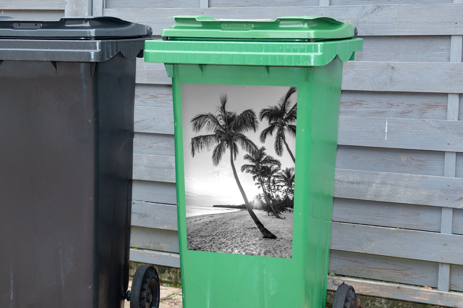 tropischen weiß Abfalbehälter und (1 Wandsticker Sticker, MuchoWow Mülltonne, Strand einem Sonnenuntergang an schwarz Container, St), - Mülleimer-aufkleber,
