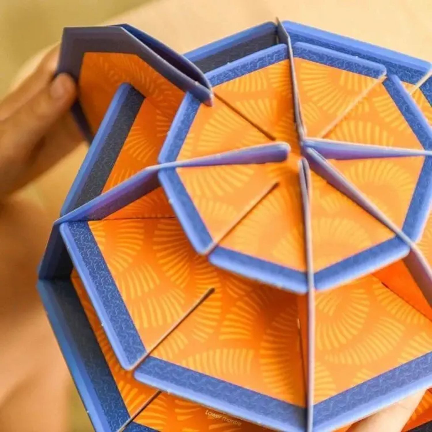 BrainBox Spiel POPPIK - Mein Bastel-Globus, Erde bei Nacht