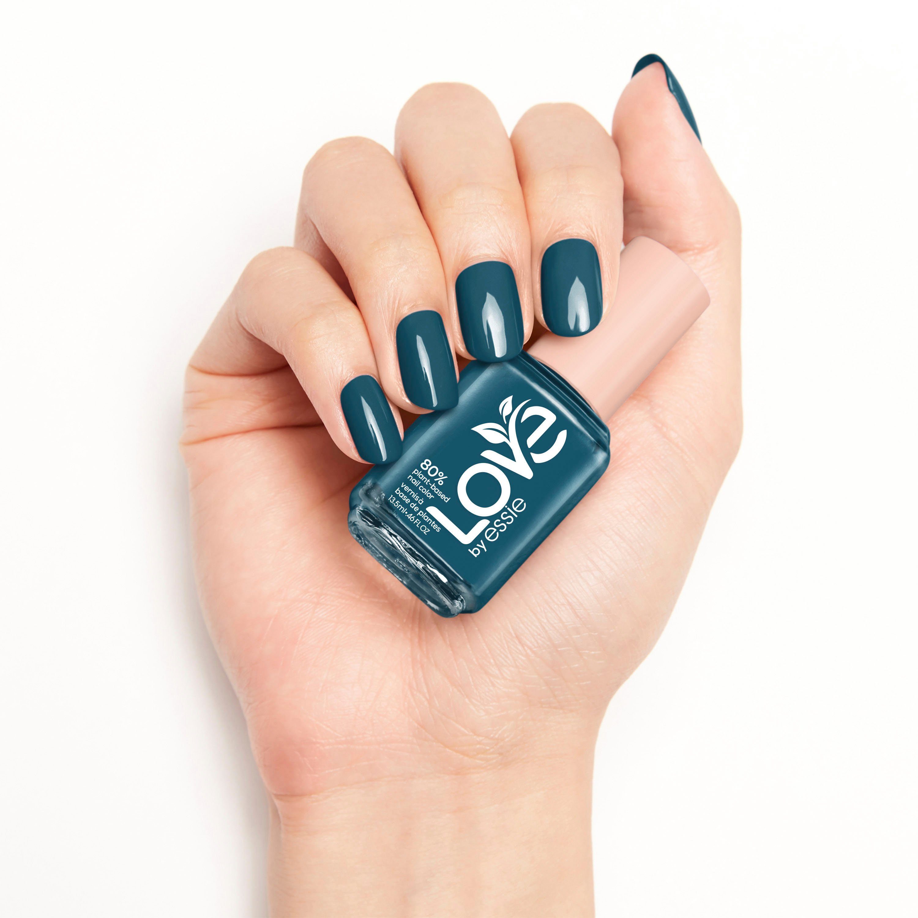 essie Nagellack LOVE, mit einem cremigen Finish