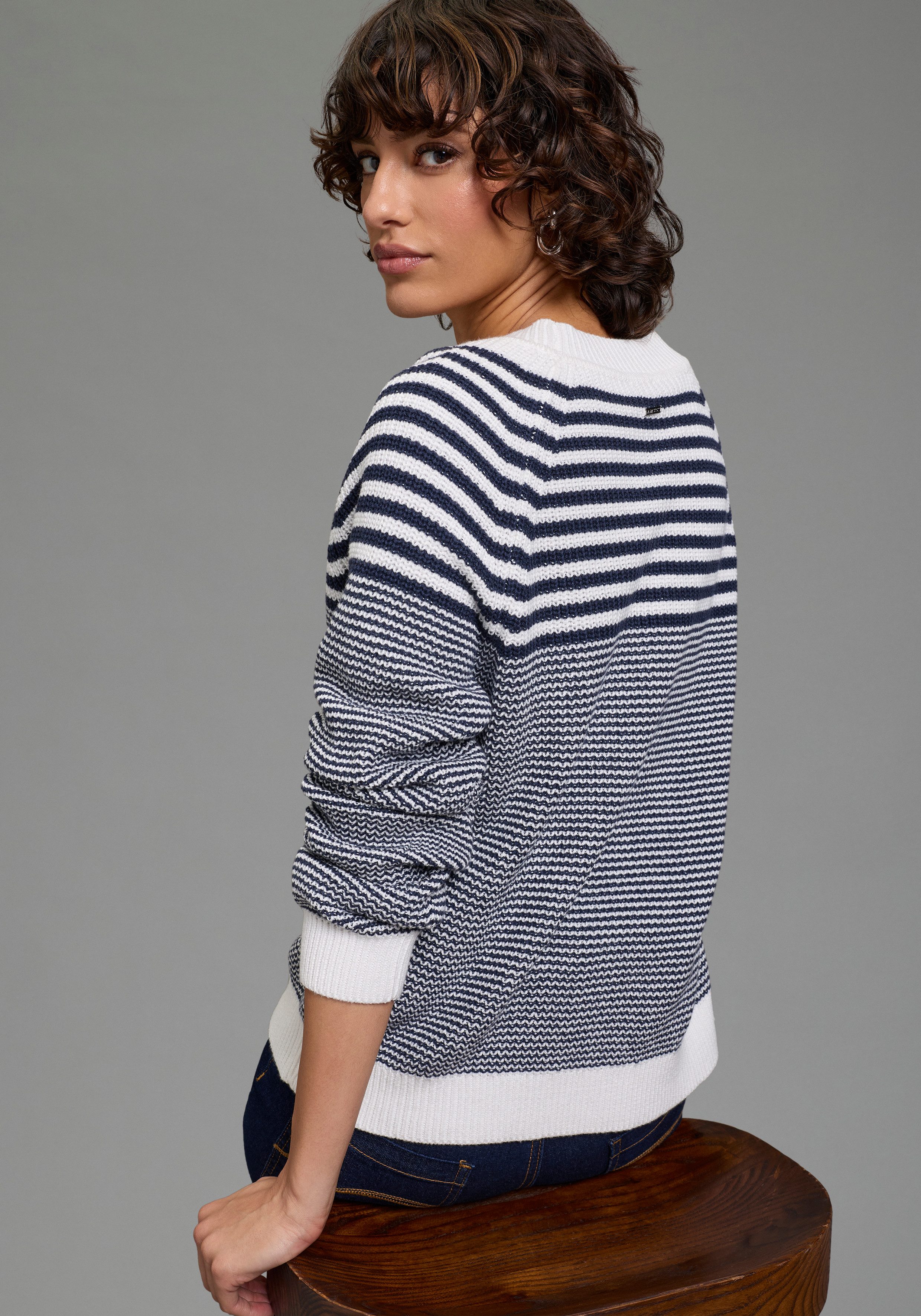 Laura Scott Strickjacke mit modernen Perlstrick und V-Ausschnitt günstig online kaufen