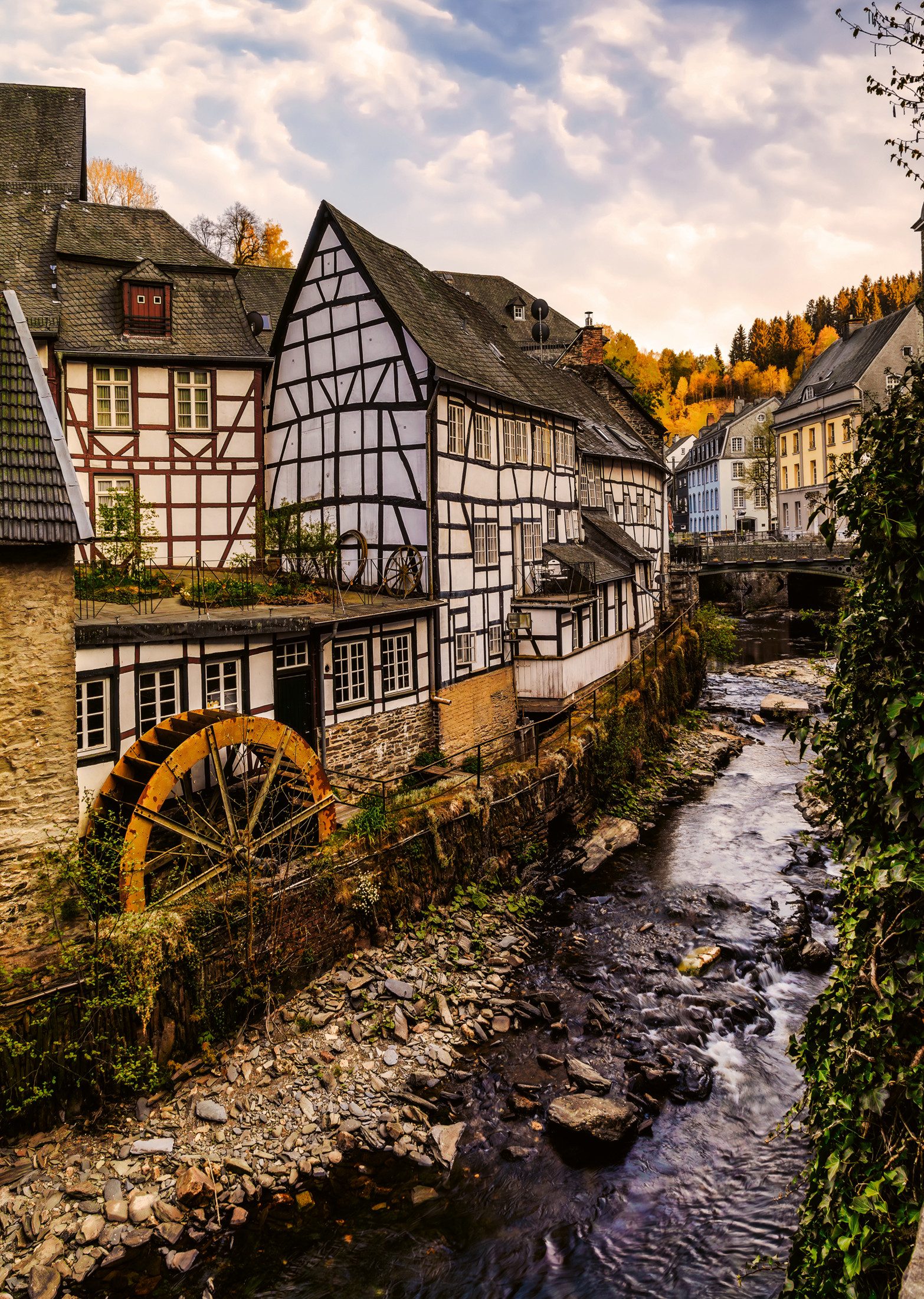 Ravensburger Puzzle Deutschland Collection, Monschau in der Eifel, 1000 Puz günstig online kaufen