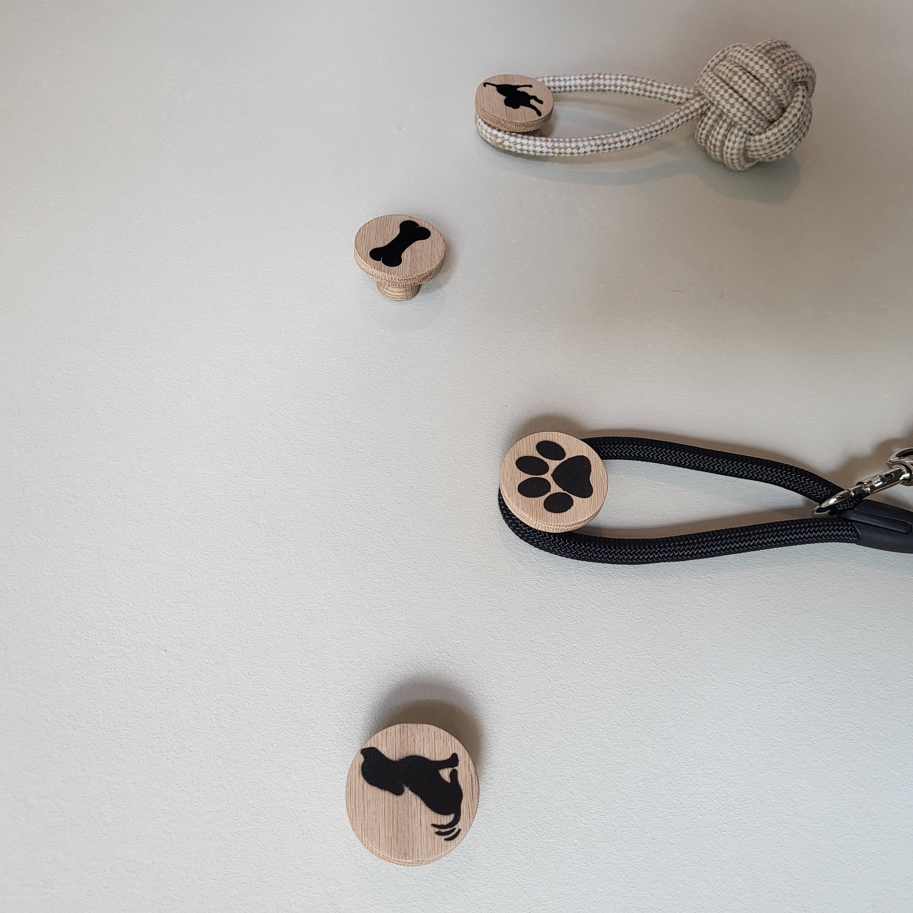 ScandiHooks Wandhaken Hundegarderobe / Leinenhalter aus massivem Eichenholz günstig online kaufen