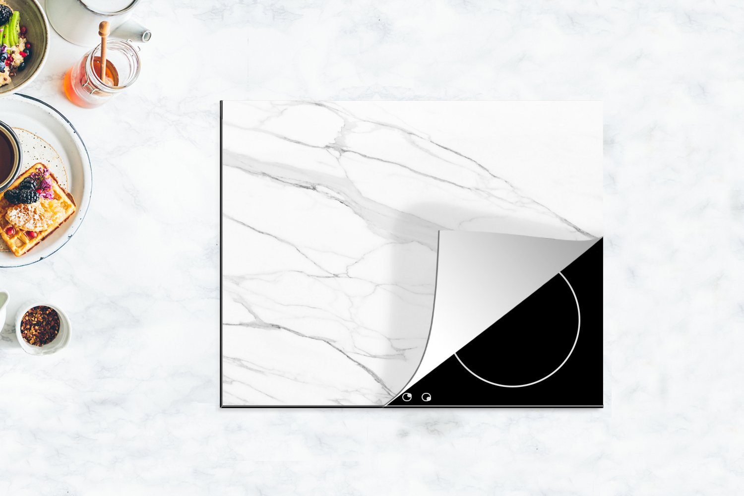 MuchoWow Herdblende-/Abdeckplatte Marmor - Muster 65x52 nutzbar, Ceranfeldabdeckung Weiß (1 - Arbeitsfläche Marmoroptik, - Vinyl, cm, - Luxus Mobile Linie - tlg)