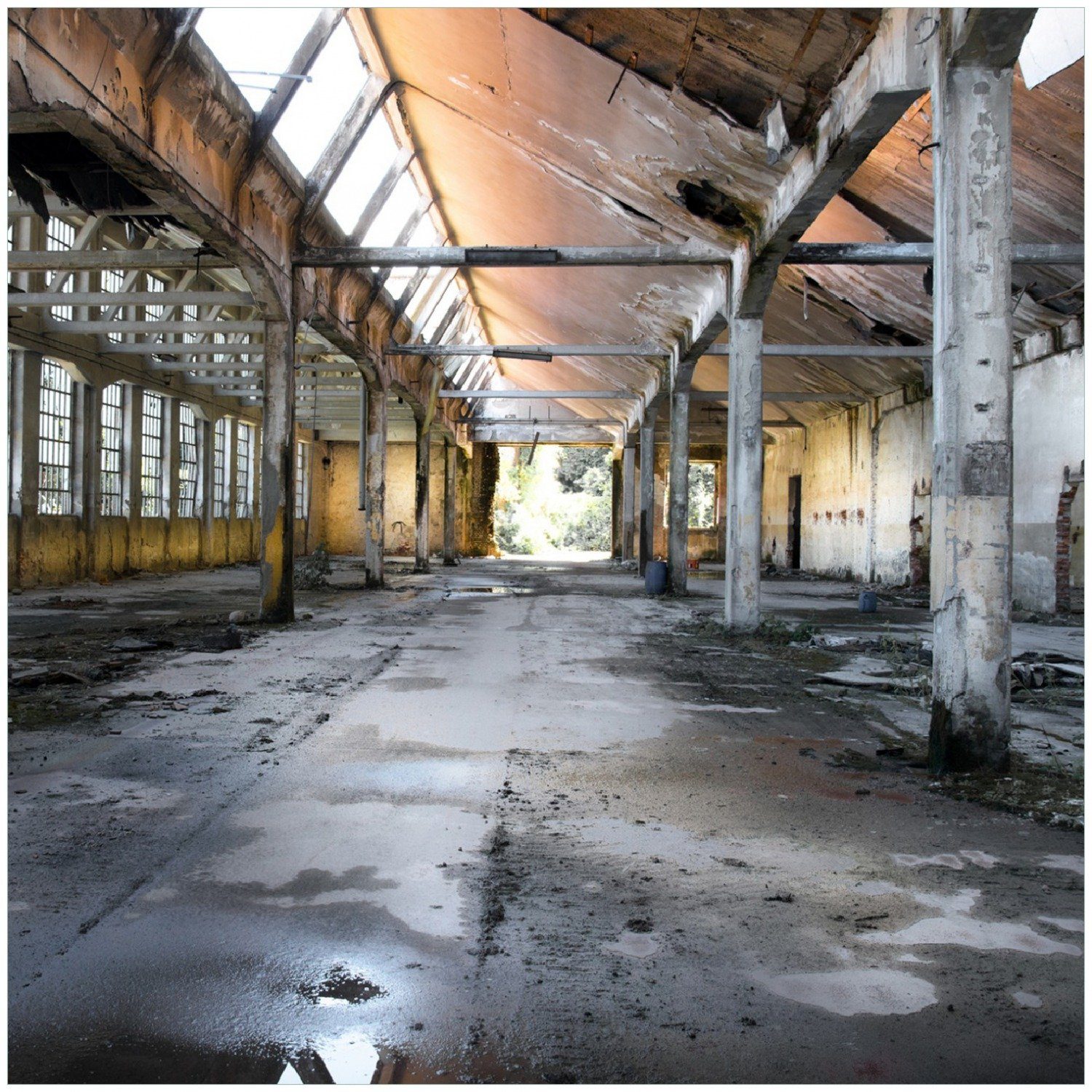 Industriehalle Wallario und Alte leerstehend einsam Memoboard