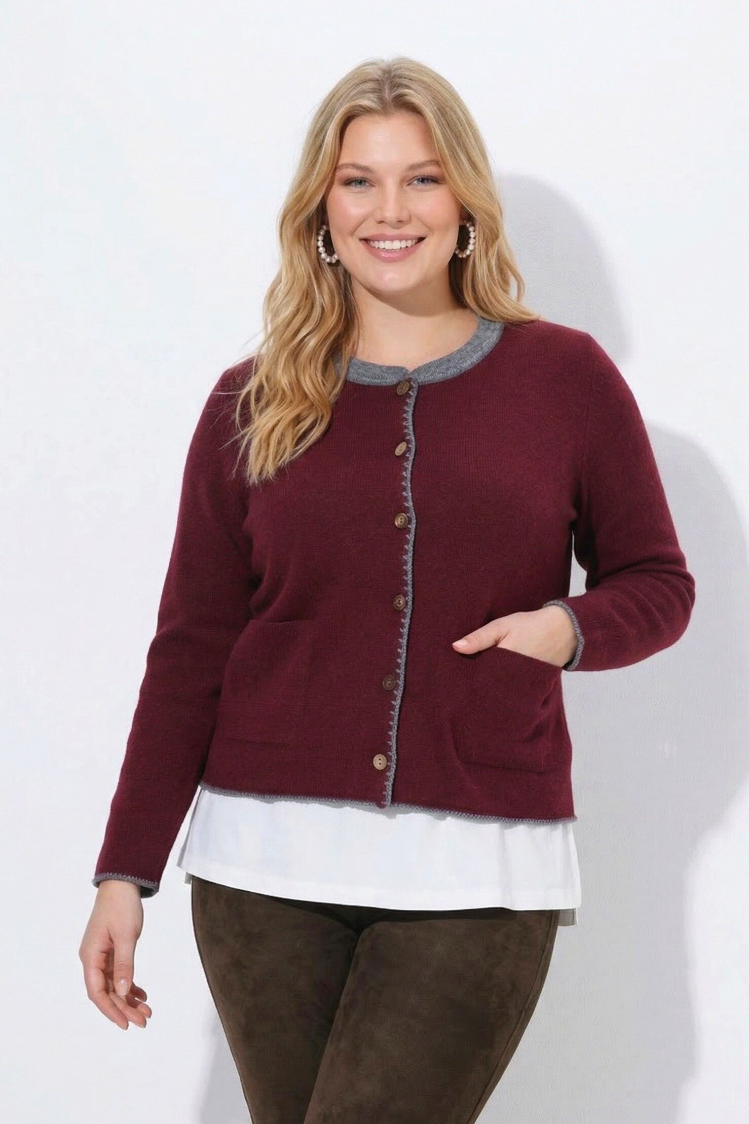 Ulla Popken Strickjacke Strickjacke Hirsch-Stickerei Trachtenknöpfe