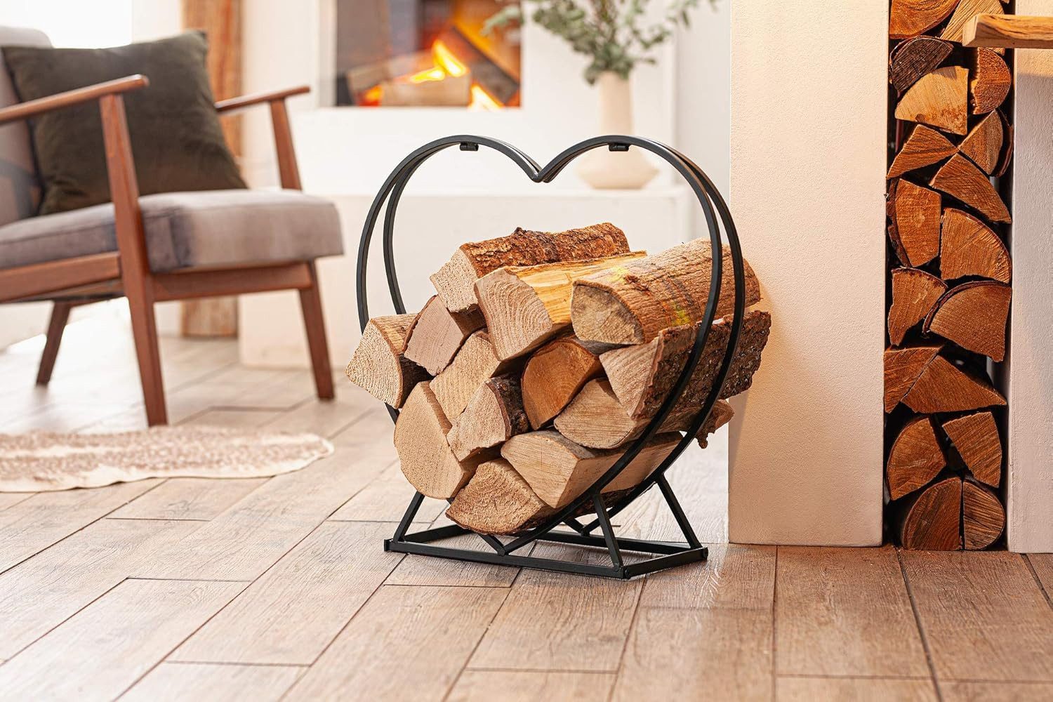 Holz Lichter Kaminholzregal Kaminholzregal Herzform aus Metall, Brennholzständer für Kamin, BxTxH:55x18x54 cm, Stabile Metallkonstruktion, platzsparend, stilvolle Herzform,langlebig