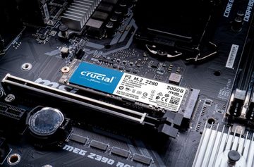 Crucial P2 2TB PCIe M.2 2280SS SSD interne SSD (2 TB) 2400 MB/S Lesegeschwindigkeit, 1900 MB/S Schreibgeschwindigkeit