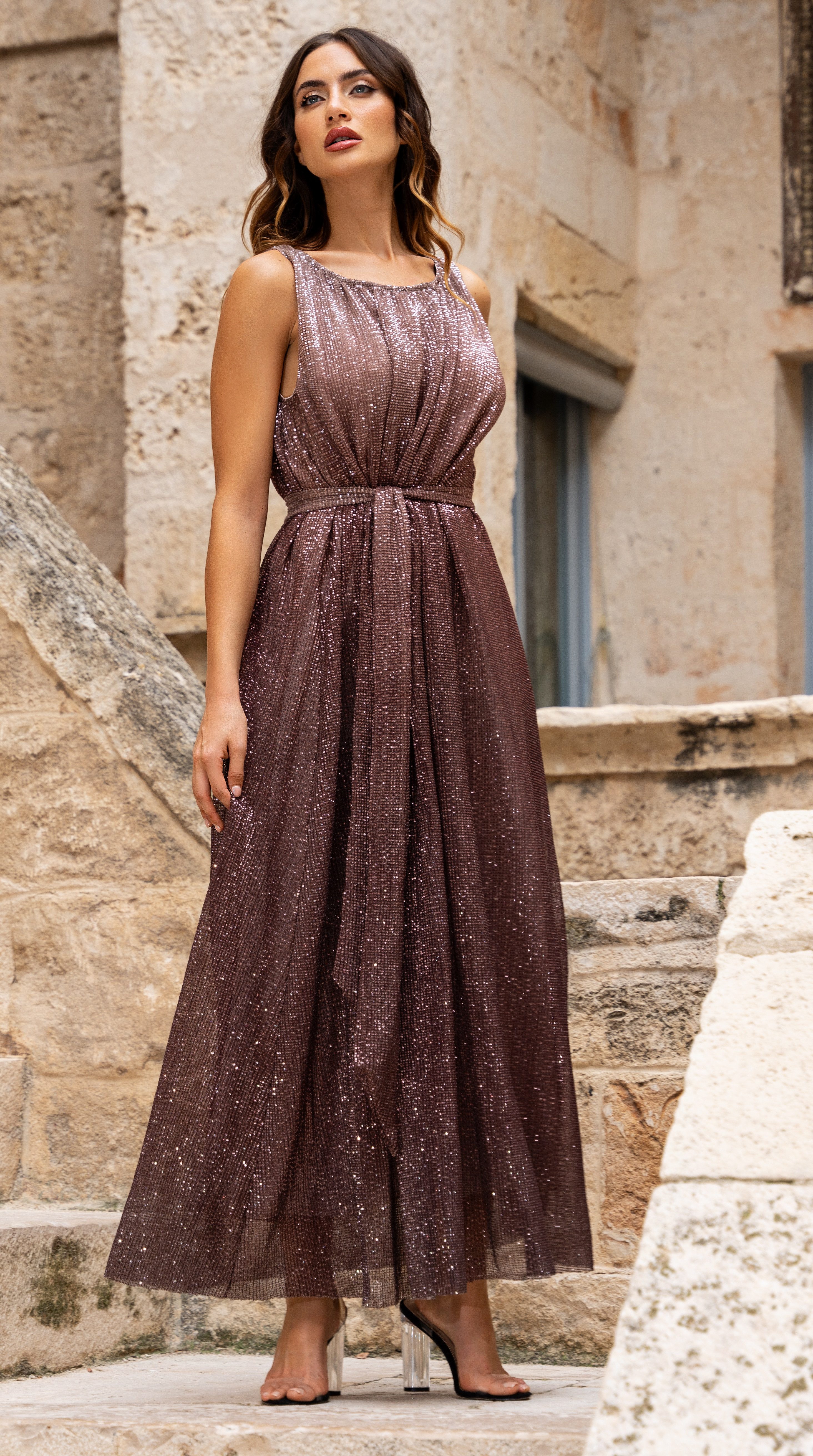 Awama Maxikleid mit Pailletten und Bindegürtel