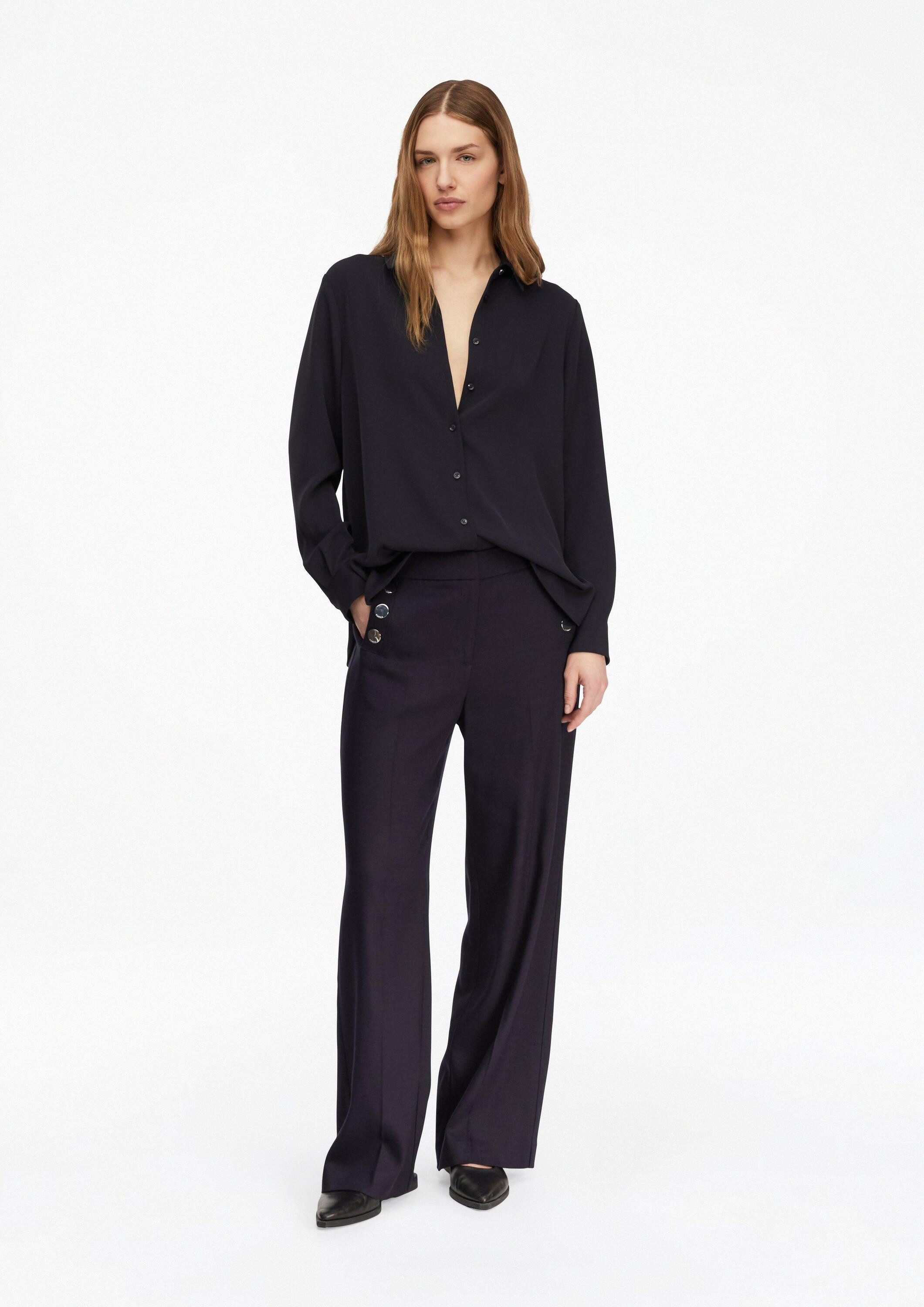 comma Chinos Hose Marlene-Hose aus Viskosemix mit Zierknöpfen und Piqué-Struktur